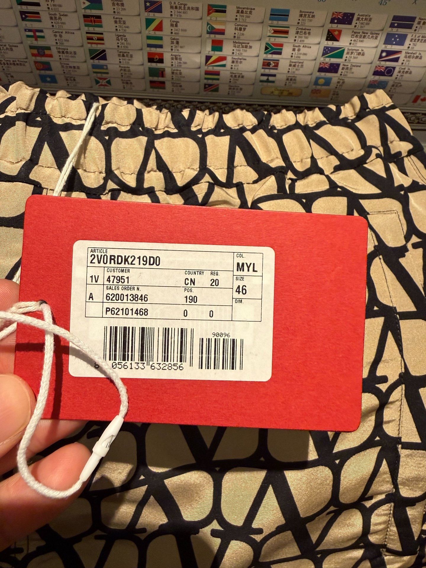 Valentino Valentino Silk Beige V Logo Shorts Size US 30 / EU 46 - 4 Thumbnail