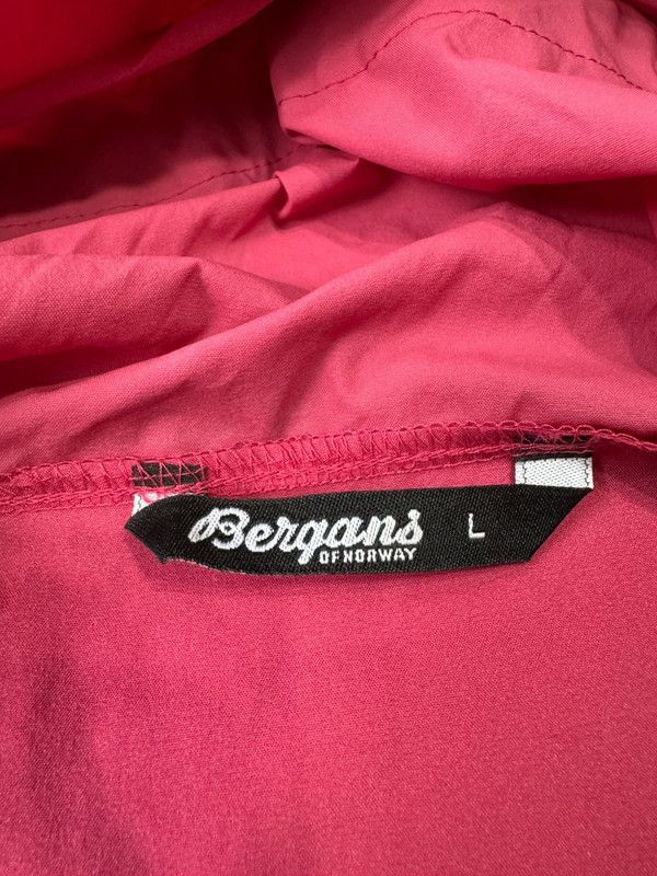 Bergans of Norway Bergans Cecilie Microlight Anorak 3943 size L like new Size L / US 10 / IT 46 - 13 Thumbnail
