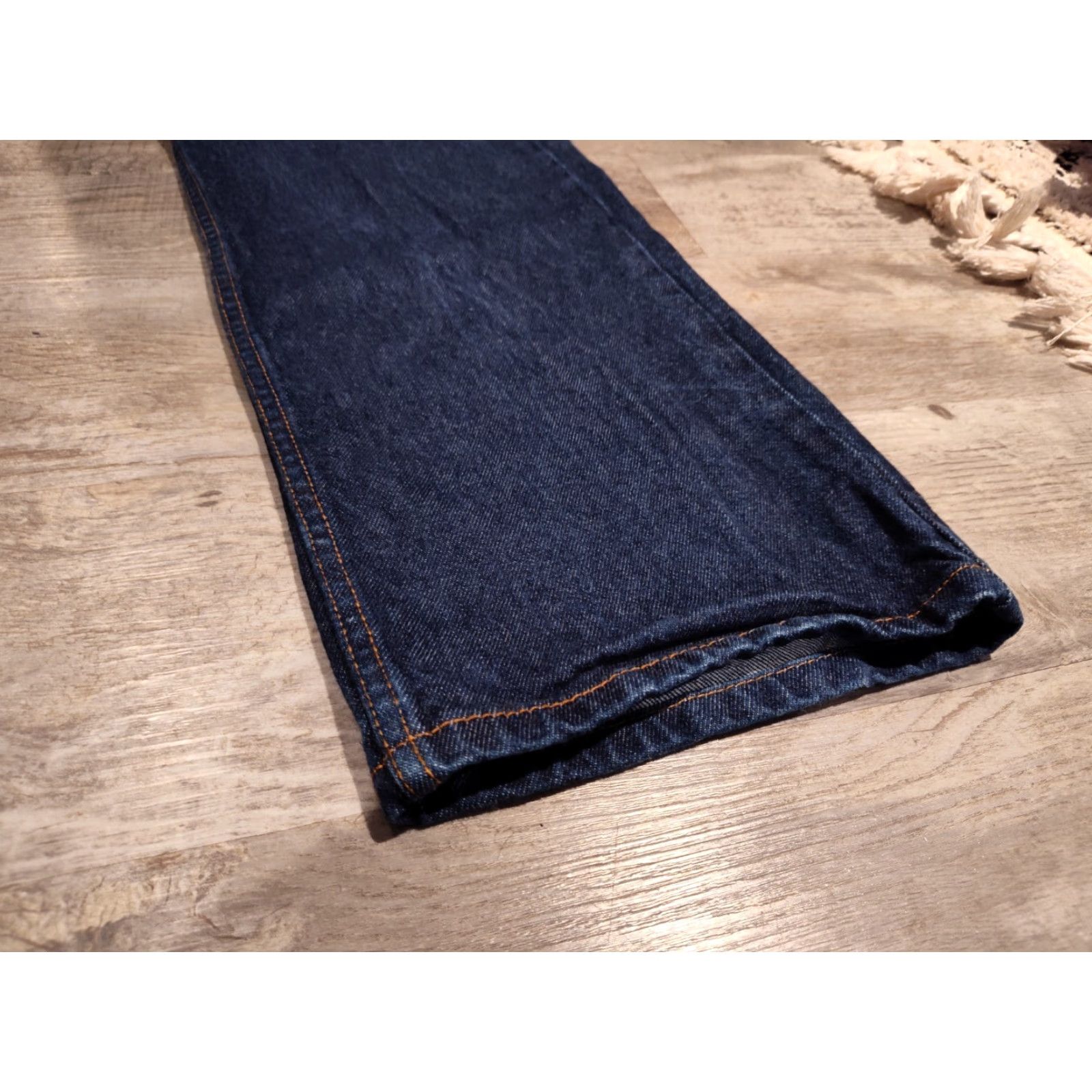 Levi's VINTAGE? No. Levi's 505 Jeans - Straight Fit Denim - Men - Size 40x30 - Dark Blue Wash - Regular Rise - 5-Pocket - Belt Loops - 100% Cotton - EUC Size US 40 / EU 56 - 4 Thumbnail