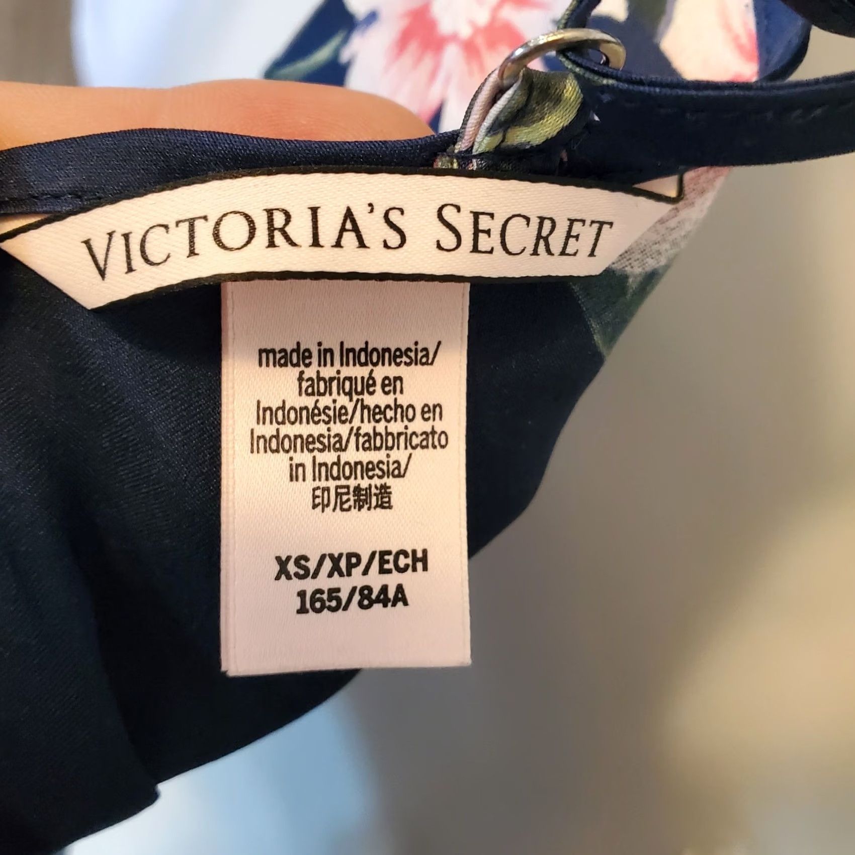 Victoria's Secret Victoria's Secret Camisole Blouse XS Floral Tropical Sleeveless Scoop Neck Pullover Summer Casual Womens Blue Satin Polyester Size XS / US 0-2 / IT 36-38 - 5 Thumbnail
