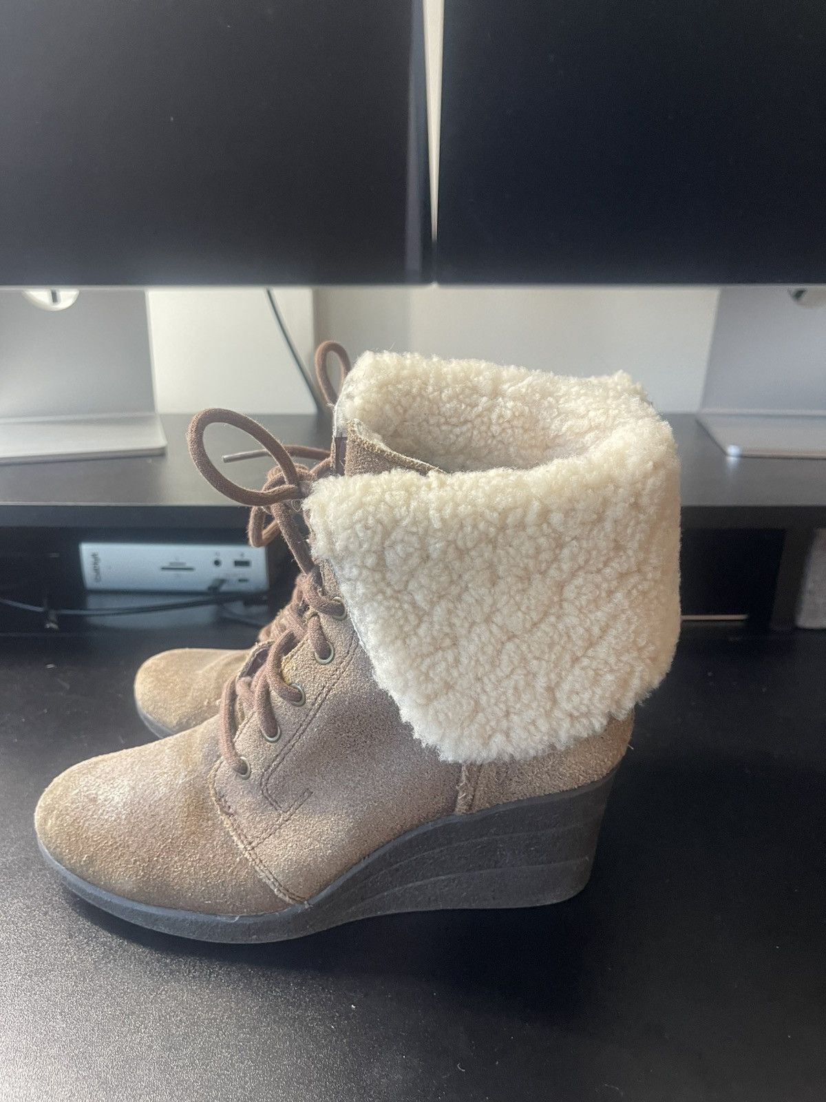 Ugg UGG Zea Waterproof Brown Leather Shearling Wedge Heel Size US 7 / IT 37 - 6 Thumbnail