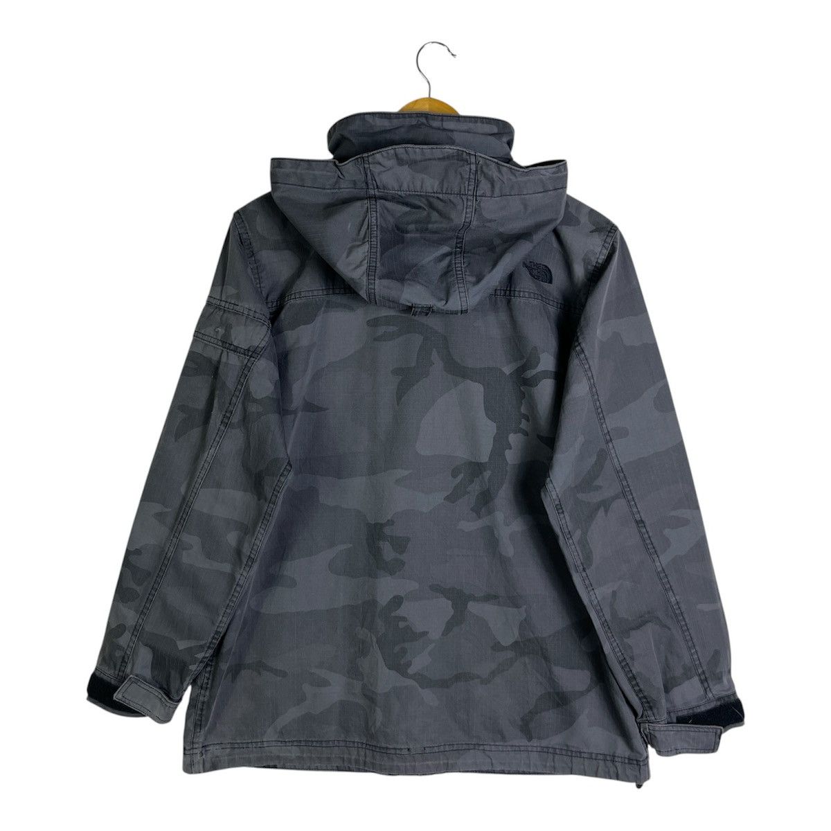The North Face Vintage The North Face Dark Camo Field Hooded Jacket Size US S / EU 44-46 / 1 - 2 Thumbnail