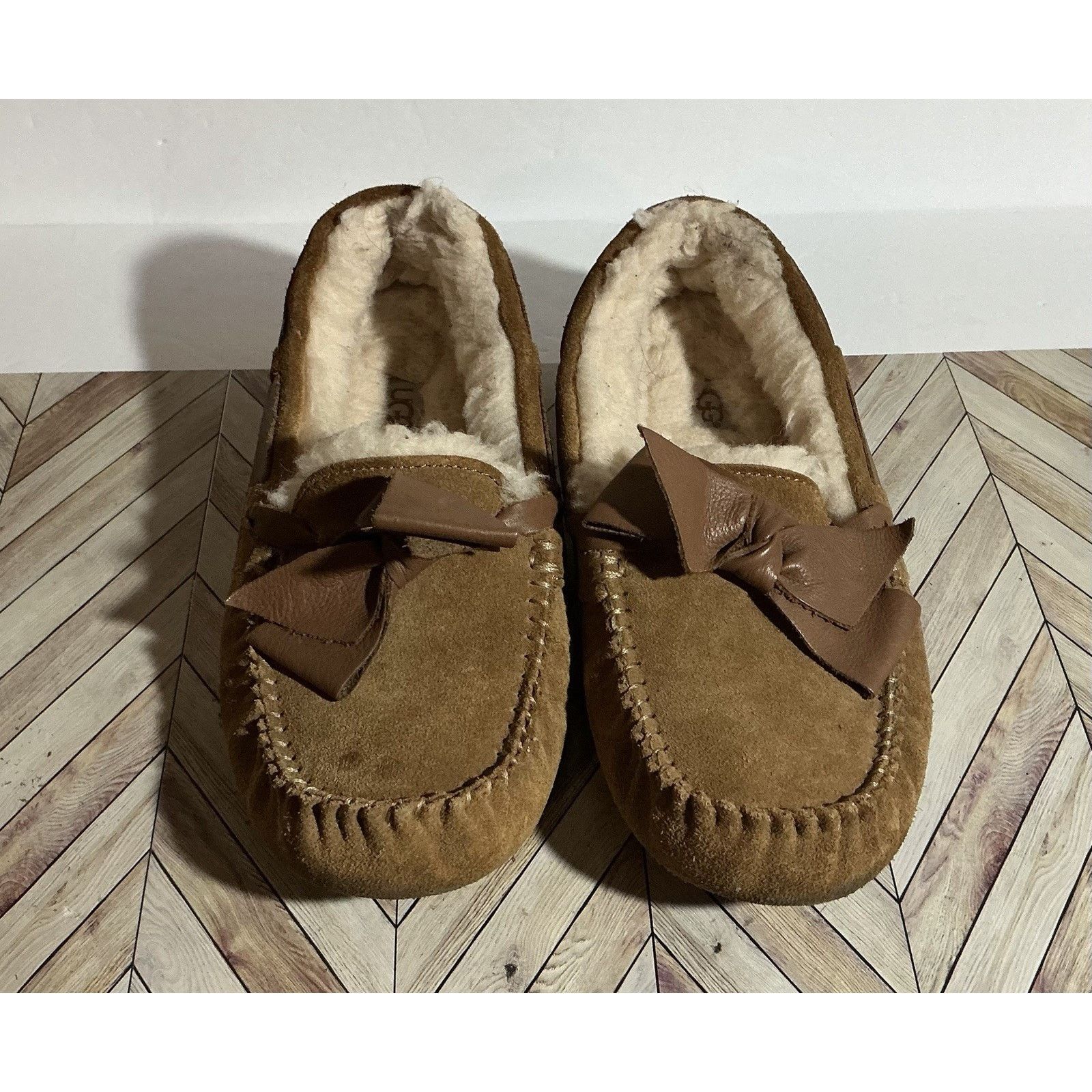 Ugg UGG Dakota Leather Bow Women Slipper Suede Chestnut US 7 Size US 7 / IT 37 - 8 Thumbnail