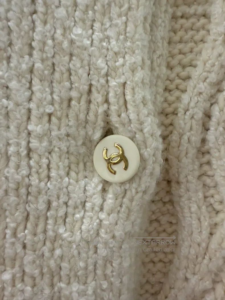 Chanel Chanel Gold double C buckle wool blend knitted cardigan co Size XXS / US 00 / IT 34 - 4 Thumbnail