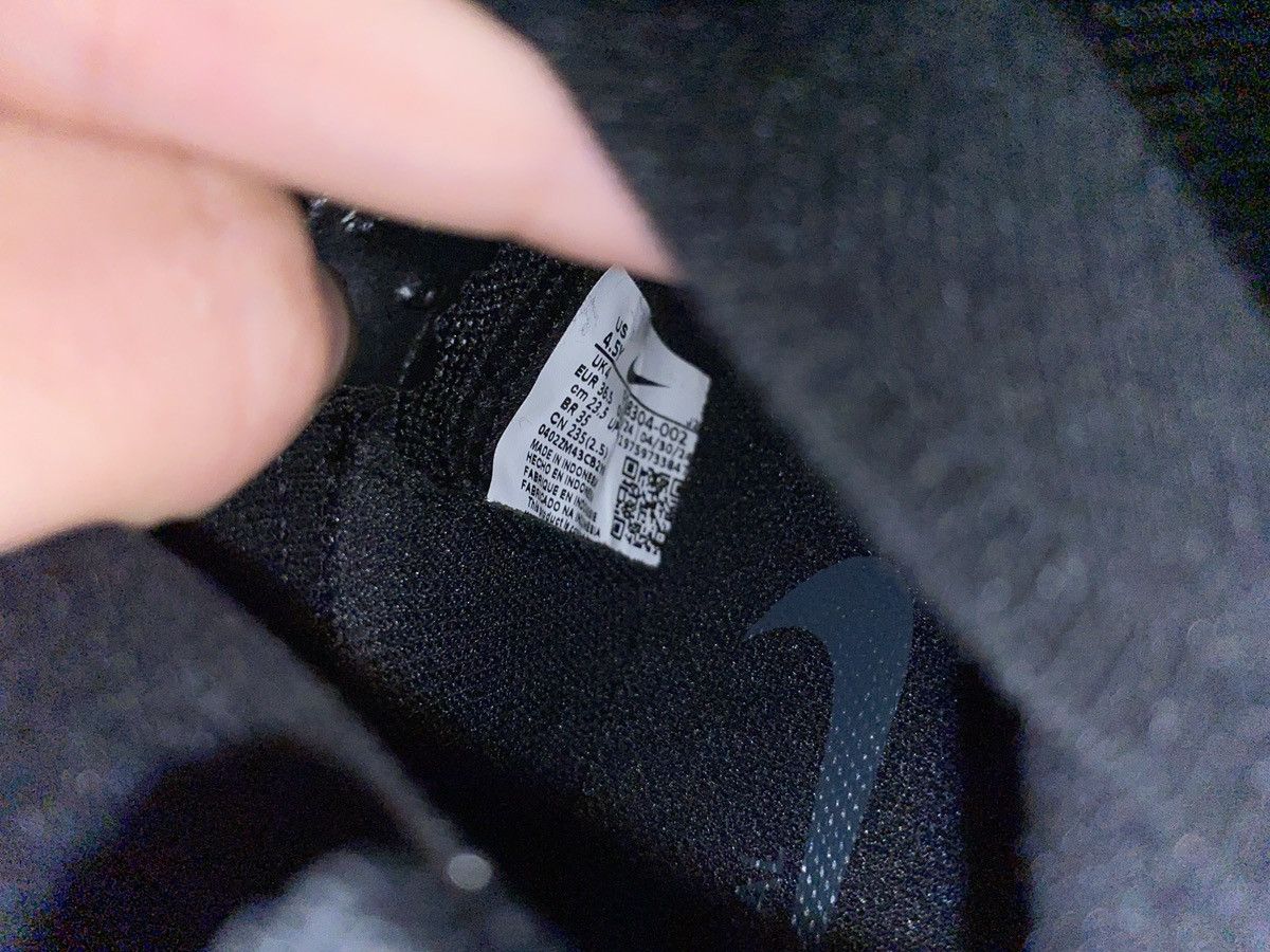 Nike NIKE SOCCER CLEATS ( READ DESCRIPTION!!!!) Size US 5 / EU 37 - 4 Thumbnail