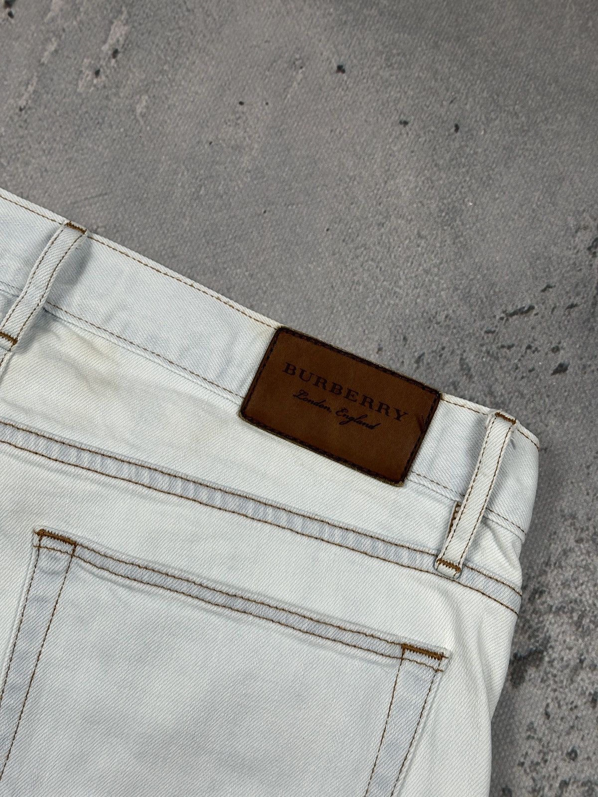 Burberry Burberry London England White Straight Selvedge Denim Jeans Size US 33 - 15 Thumbnail
