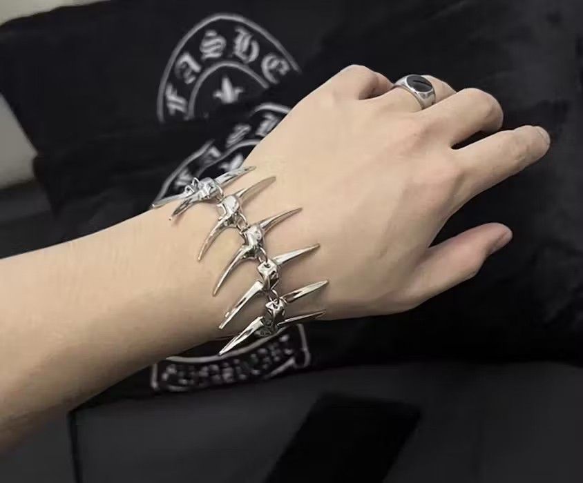 Jewelry × Vintage Spike Bone Bracelet Chain Gothic Chrome Evil Punk Dark Size ONE SIZE - 4 Thumbnail