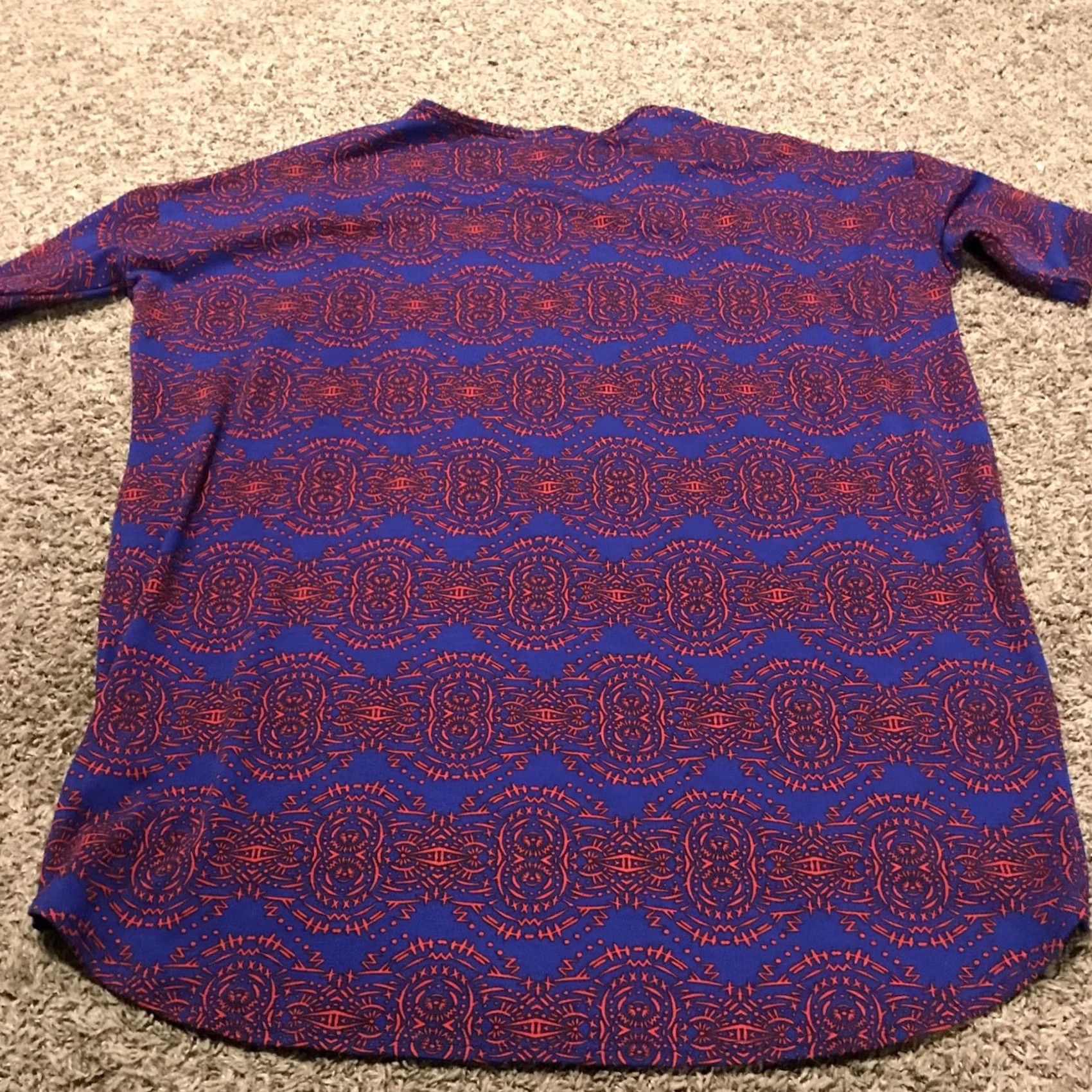 Vintage LuLaRoe Blouse Shirt Women L Polyester Blend Geometric Pattern Short Sleeve Round Neck Blue Red - Regular Fit, Lightweight, Basic, American Theme Size L / US 10 / IT 46 - 3 Thumbnail
