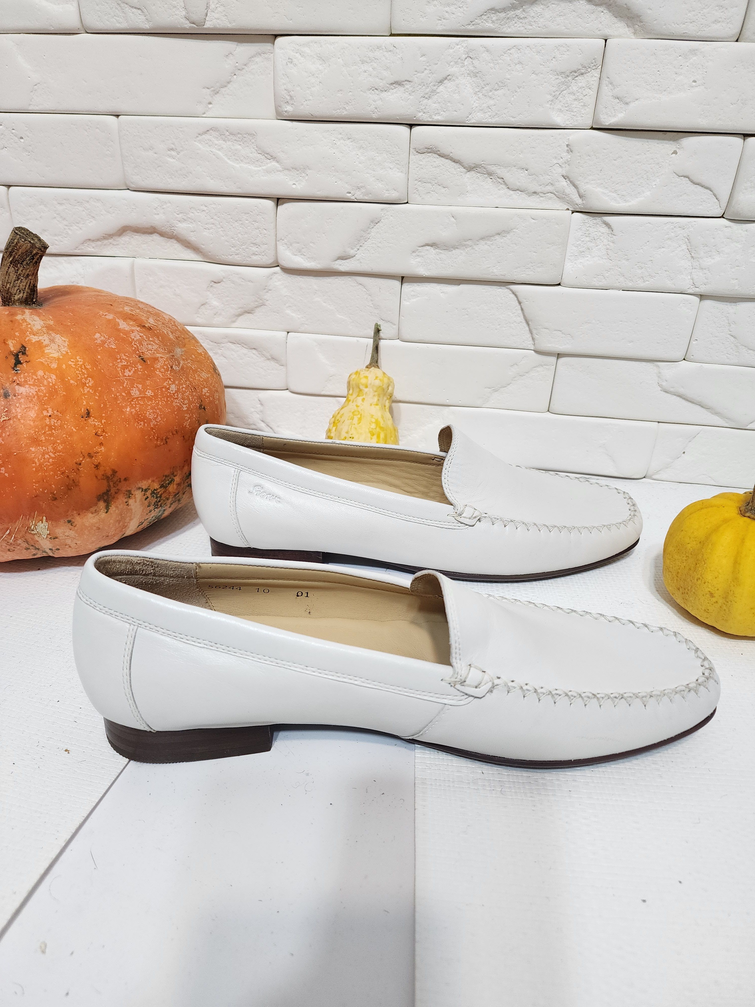 Uniqlo White Leather Shoes: Men's Classic Design Size US 10 / EU 43 - 7 Thumbnail