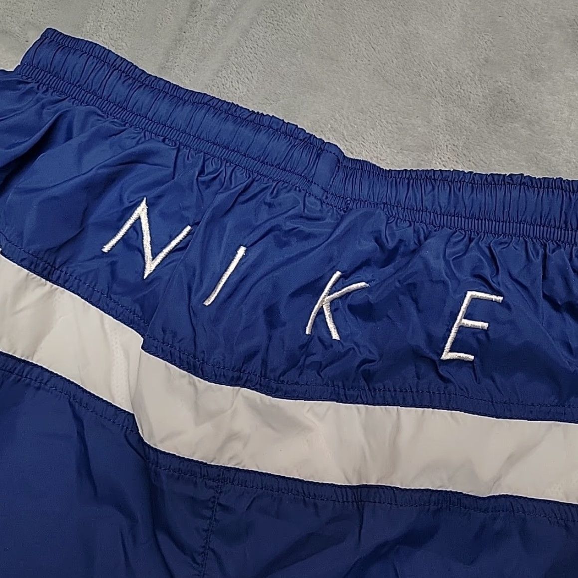 Nike VINTAGE Nike Shorts Men L Blue Lined Embroidered Spellout Swoosh Windbreaker 90s USA Pockets Logo Size US 33 - 7 Thumbnail
