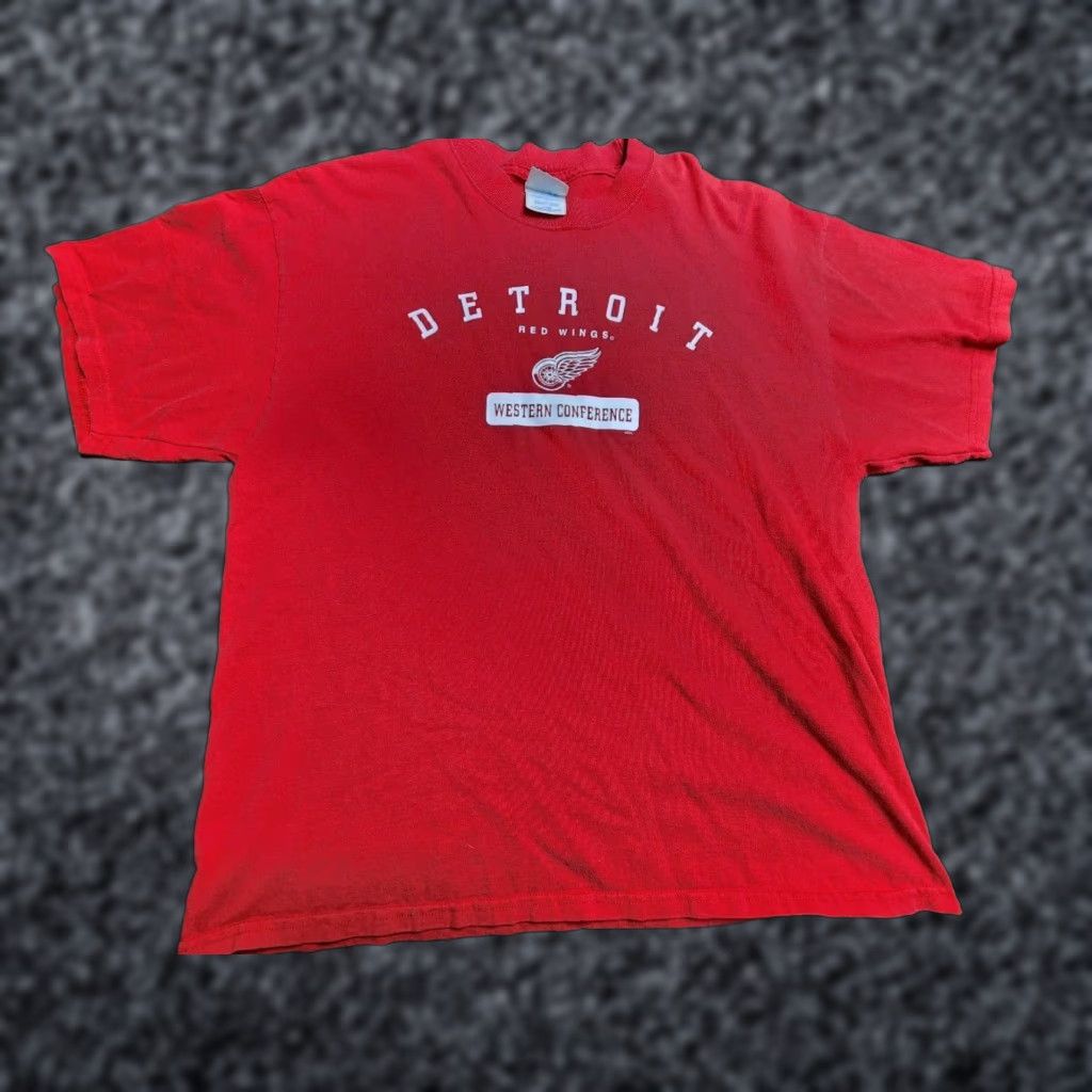 Vintage VINTAGE Detroit Red Wings Shirt Mens XL Red Western Conference Distressed Size US XL / EU 56 / 4 - 1 Thumbnail