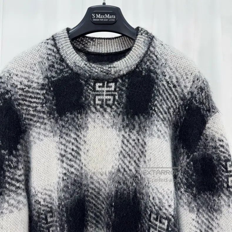 Givenchy Givenchy Mohair Black and White Checkered Sweater (Size L) Size US L / EU 52-54 / 3 - 3 Thumbnail