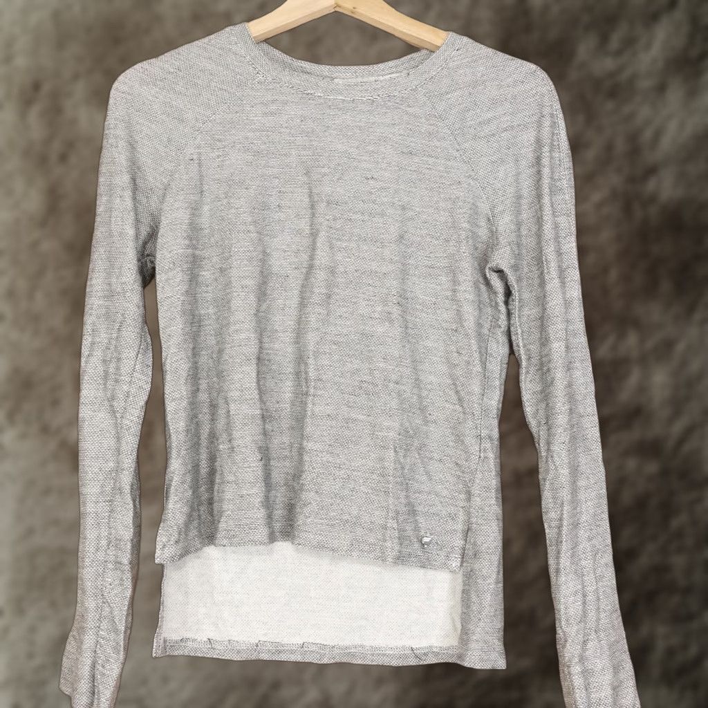 Fabletics Fabletics Womens XS Gray Sweater Long Sleeve Pullover Athletic Yoga -35 Size XS / US 0-2 / IT 36-38 - 1 Thumbnail