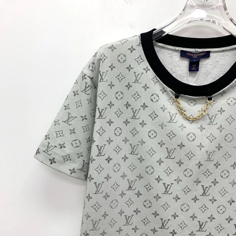 Louis Vuitton Louis Vuitton 25 Light Grey logo full print cotton crew ne Size L / US 10 / IT 46 - 3 Thumbnail