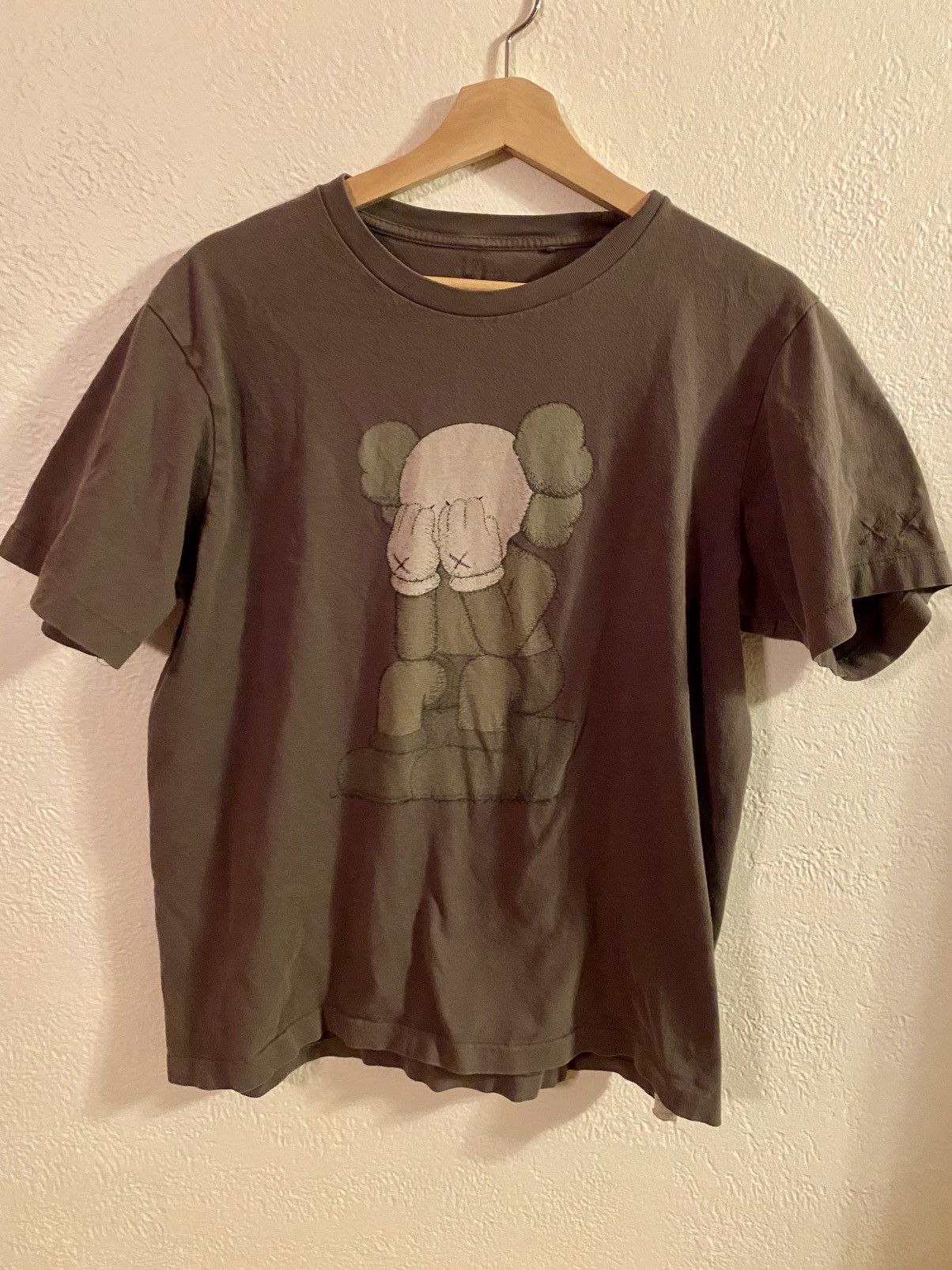 Kaws × Uniqlo Kaws x Uniqlo Tee Size US L / EU 52-54 / 3 - 1 Thumbnail