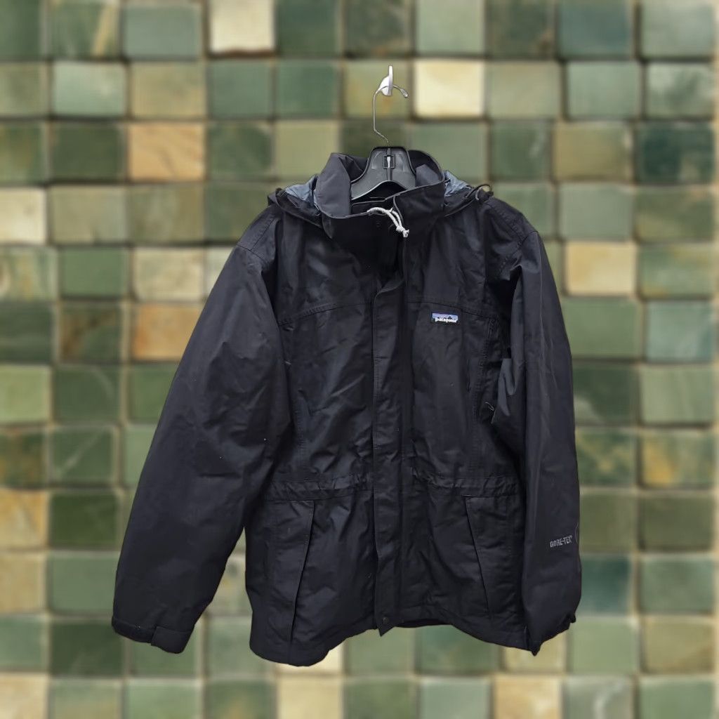 Patagonia VINTAGE Patagonia GORE-TEX Womens Jacket Small Black Hooded Full Zip Jacket Womens Size S / US 4 / IT 40 - 1 Thumbnail
