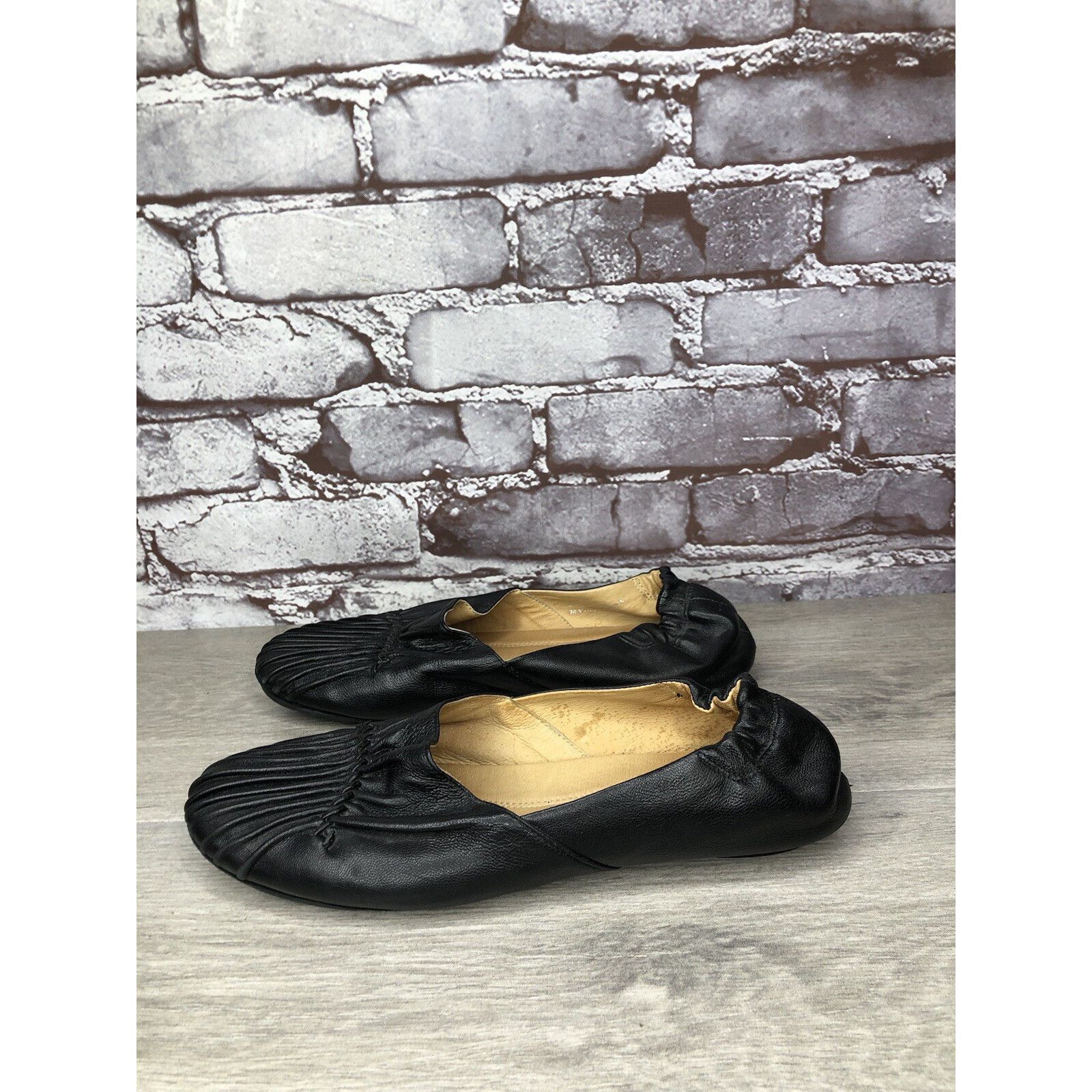 Chocolate Chocolate Blu CAM2 Black Pleated Leather Ballet Flats Shoes Size US 8 / IT 38 - 8 Thumbnail