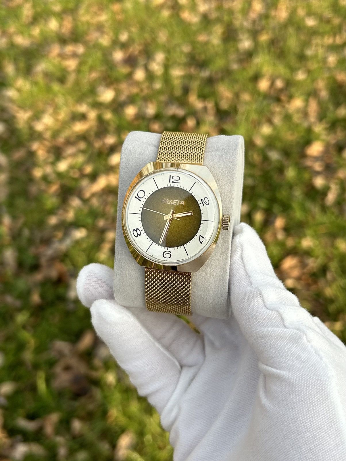 Vintage Vintage Watch Raketa Mechanical Made in USSR Authentic 1980s Size ONE SIZE - 2 Thumbnail