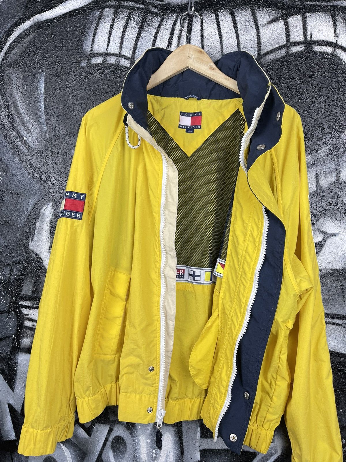Tommy Hilfiger Vintage 90’sTommy Hilfiger Embroidered Spellout Jacket Men’s Size US L / EU 52-54 / 3 - 6 Thumbnail