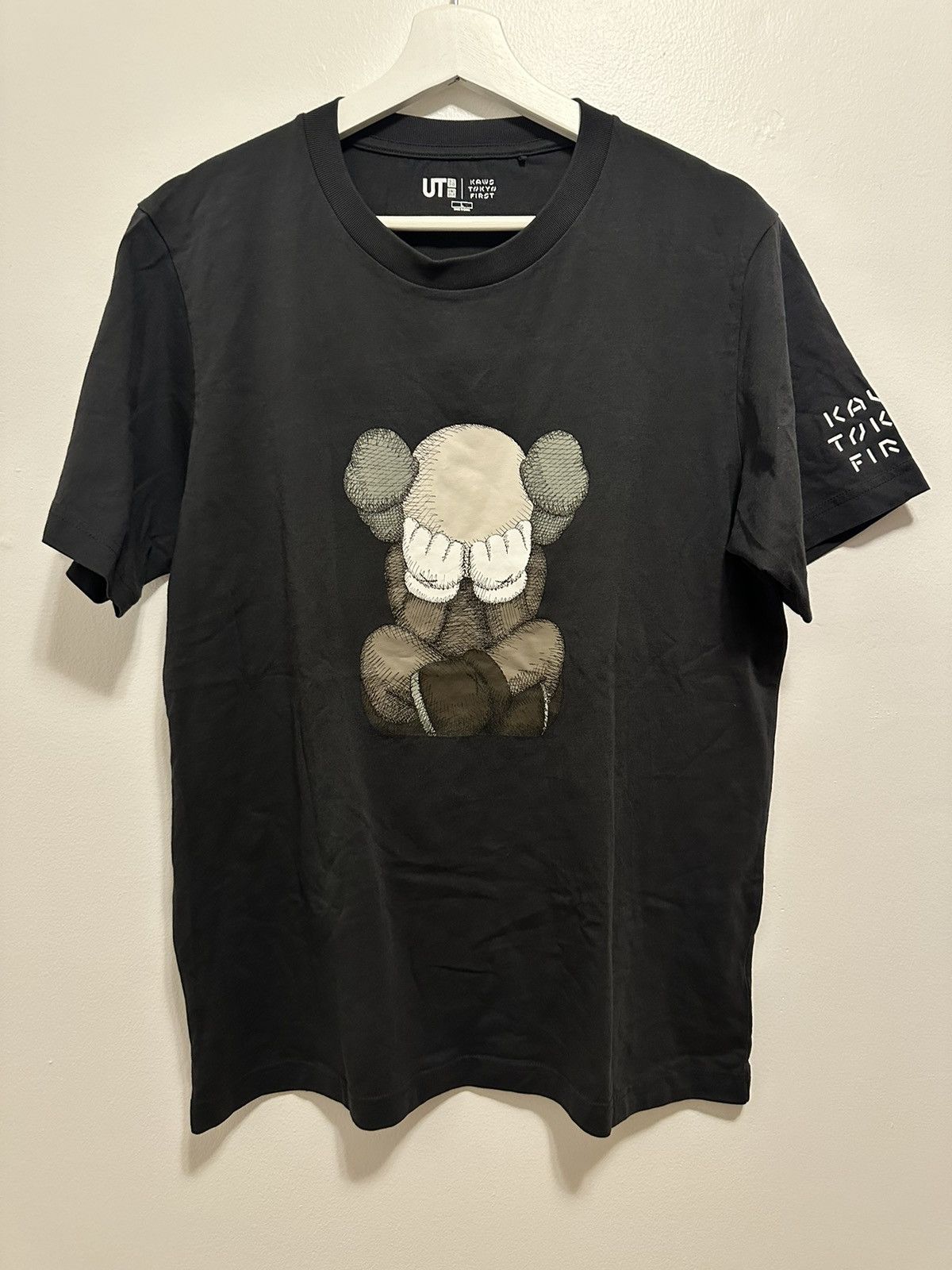 Kaws × Uniqlo Kaws Tee Asia Exclusive Size US L / EU 52-54 / 3 - 1 Thumbnail