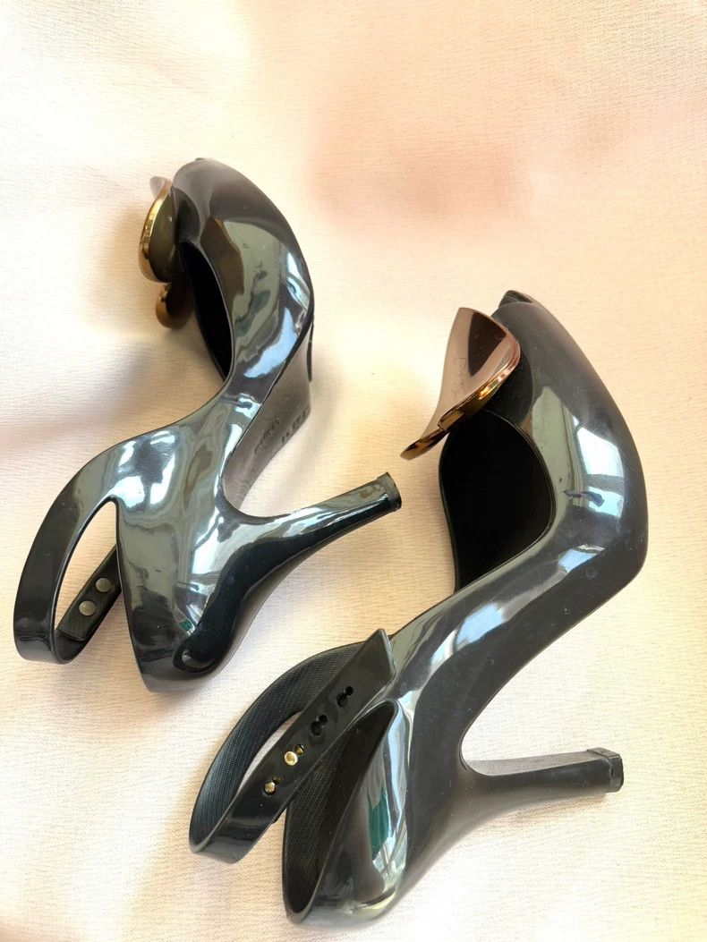 Vivienne Westwood Vivienne Westwood Black love high heels Size US 7.5 / IT 37.5 - 5 Thumbnail