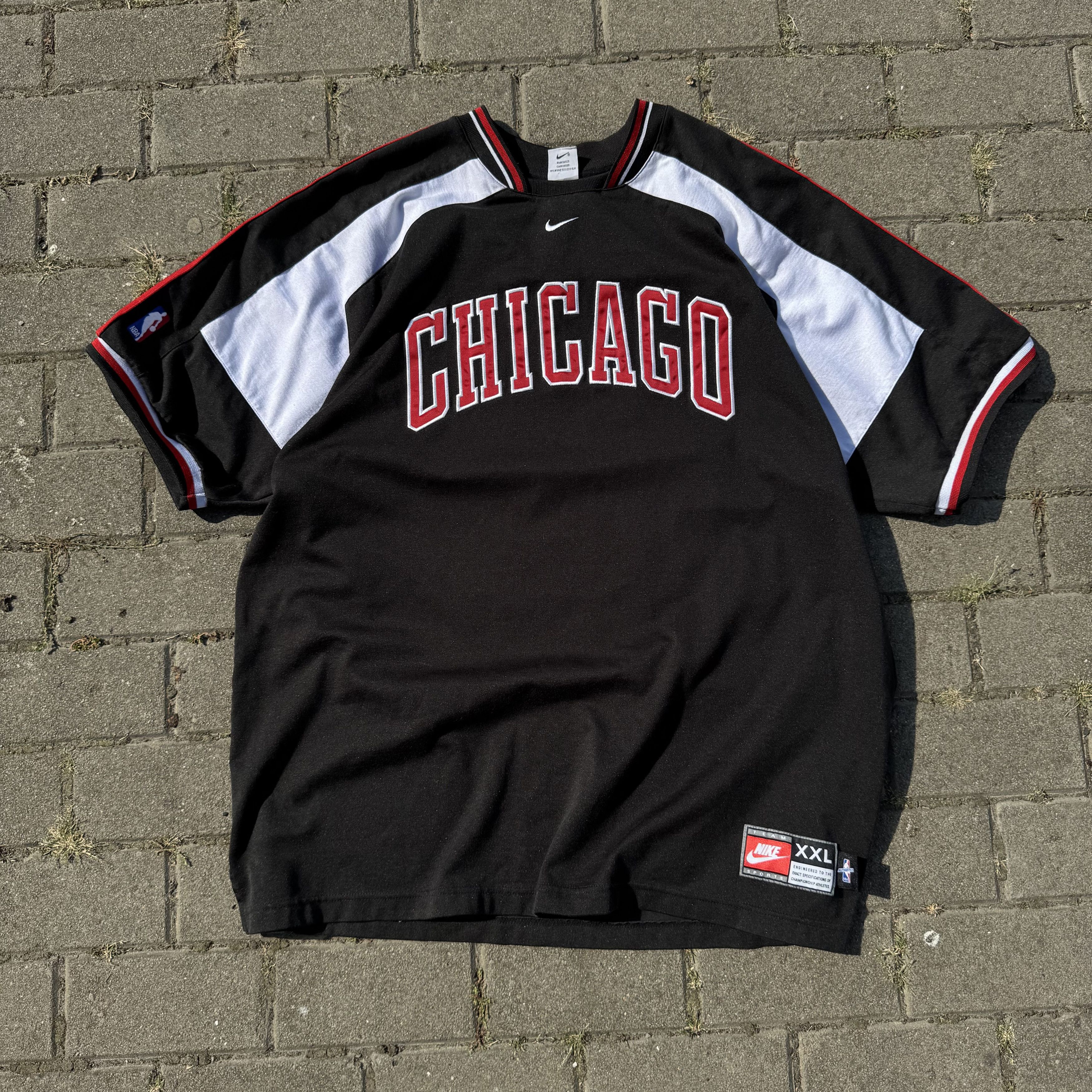 Jordan Brand Vintage Chicago Bulls 1996-1997 Warm Up Shooting Shirt Size US XXL / EU 58 / 5 - 1 Thumbnail