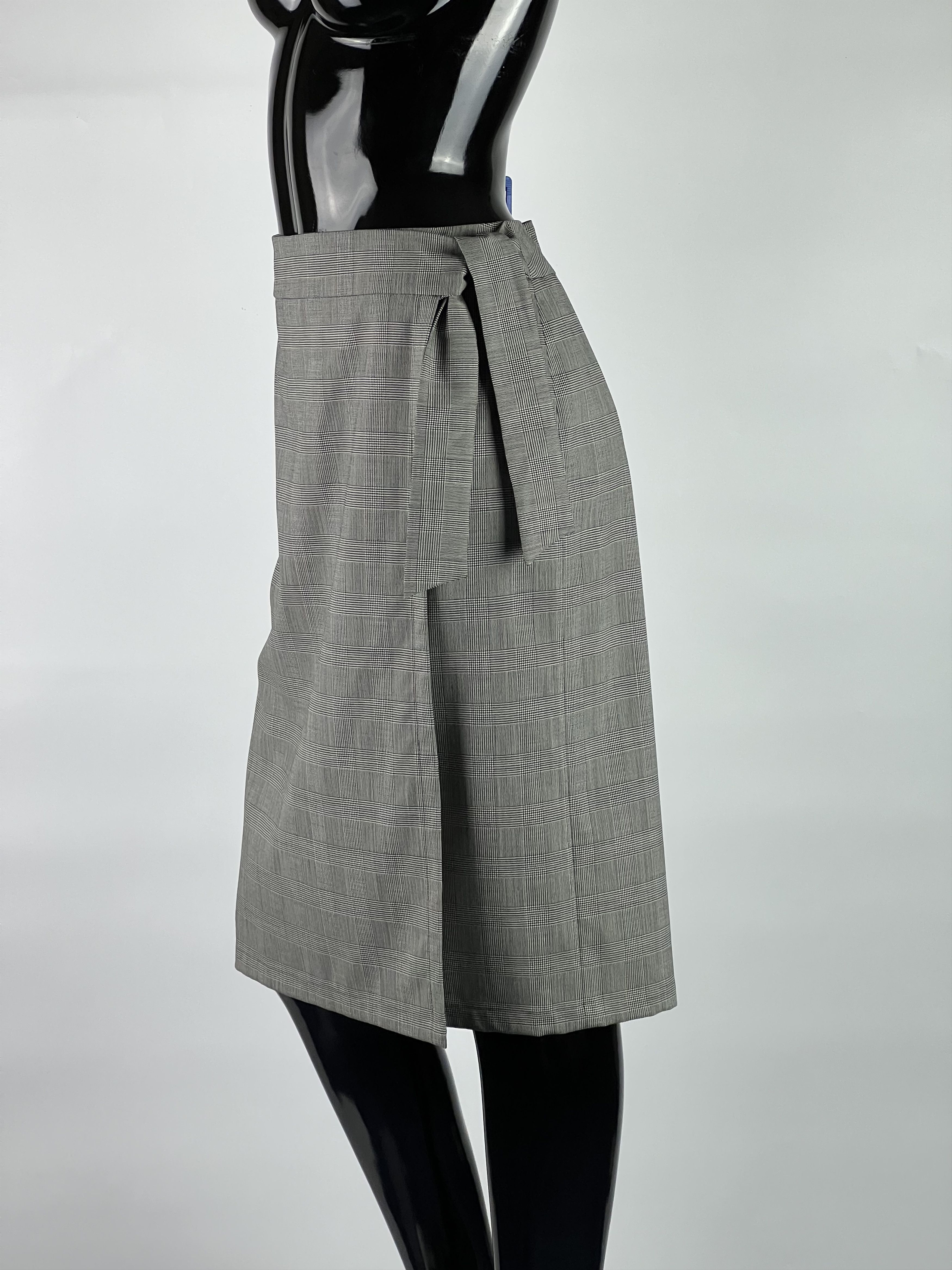Max Mara Max Mara Wool Check Midi Wrap Pencil Skirt Size IT42 US8 Size 28" / US 6 / IT 42 - 1 Thumbnail