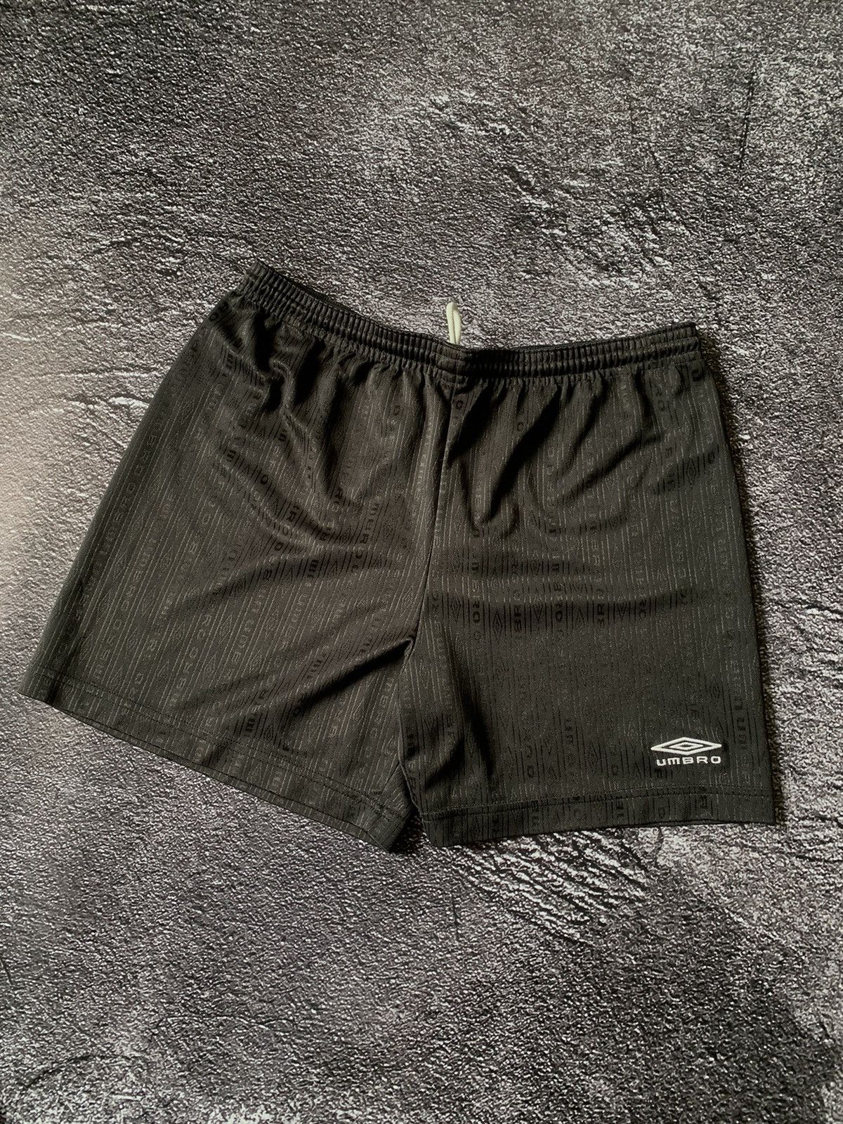 Umbro Vintage 90s Umbro shorts streetwear monogrammed y2k size S Size US 30 / EU 46 - 2 Thumbnail