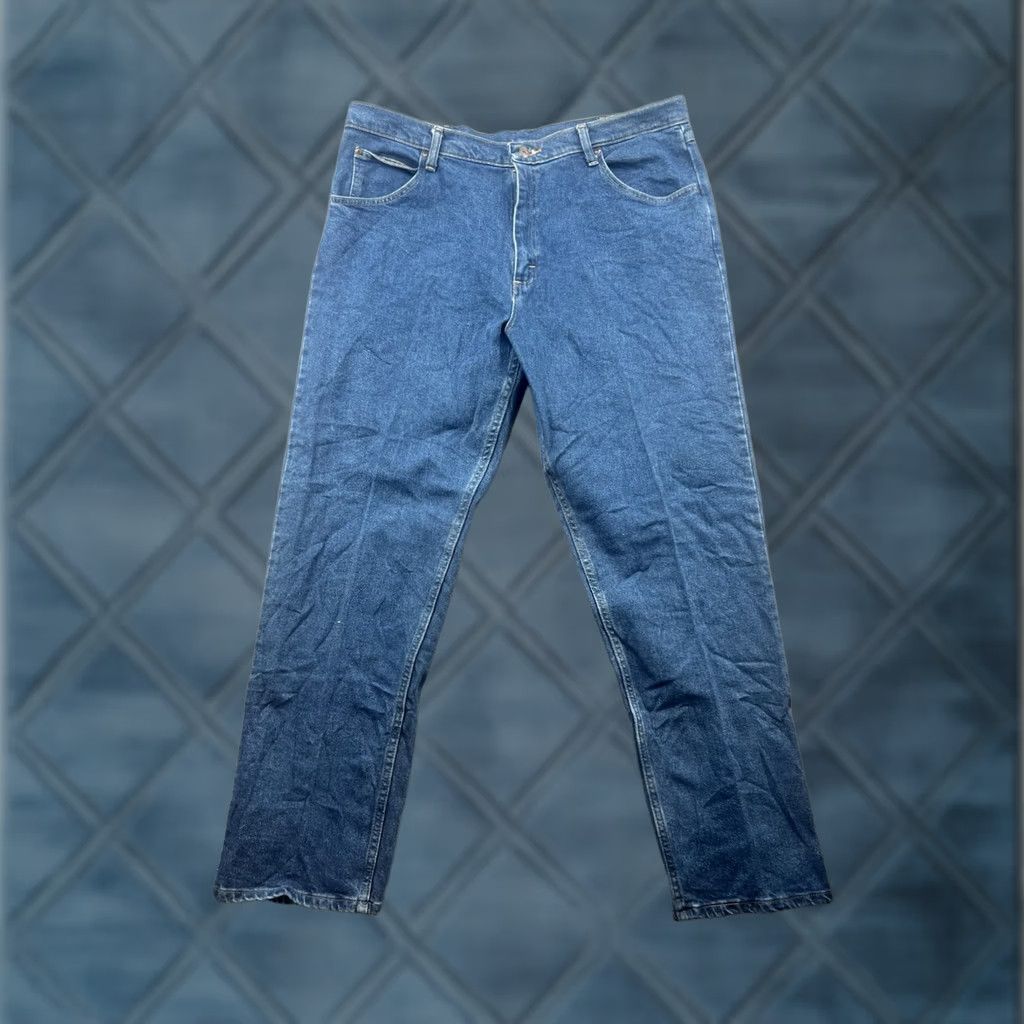 Wrangler Wrangler Jeans Men's Regular Fit Denim Medium Wash 38x32 Straight 5-Pocket Belt Loops Zipper Button Blue Size US 38 / EU 54 - 1 Thumbnail