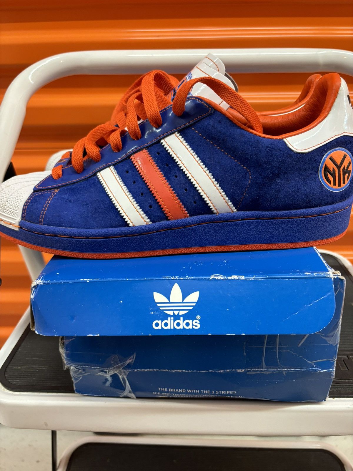 Adidas ***FINAL DROP***RARE 06 ADIDAS X NBA NY KNICKS SUPERSTAR 9 Size US 9 / EU 42 - 7 Thumbnail