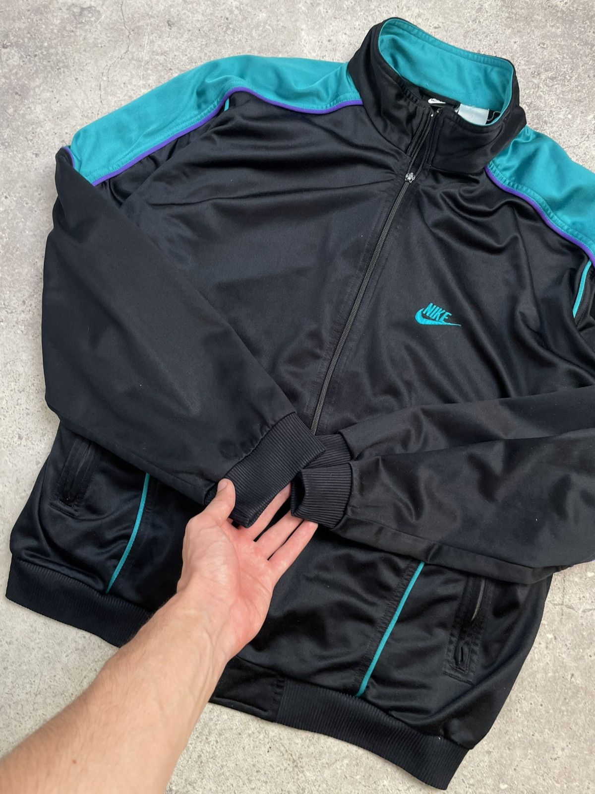Nike Vintage Nike Tracksuit Suit Jacket And Pants 90s Big Swoosh Size US L / EU 52-54 / 3 - 5 Thumbnail