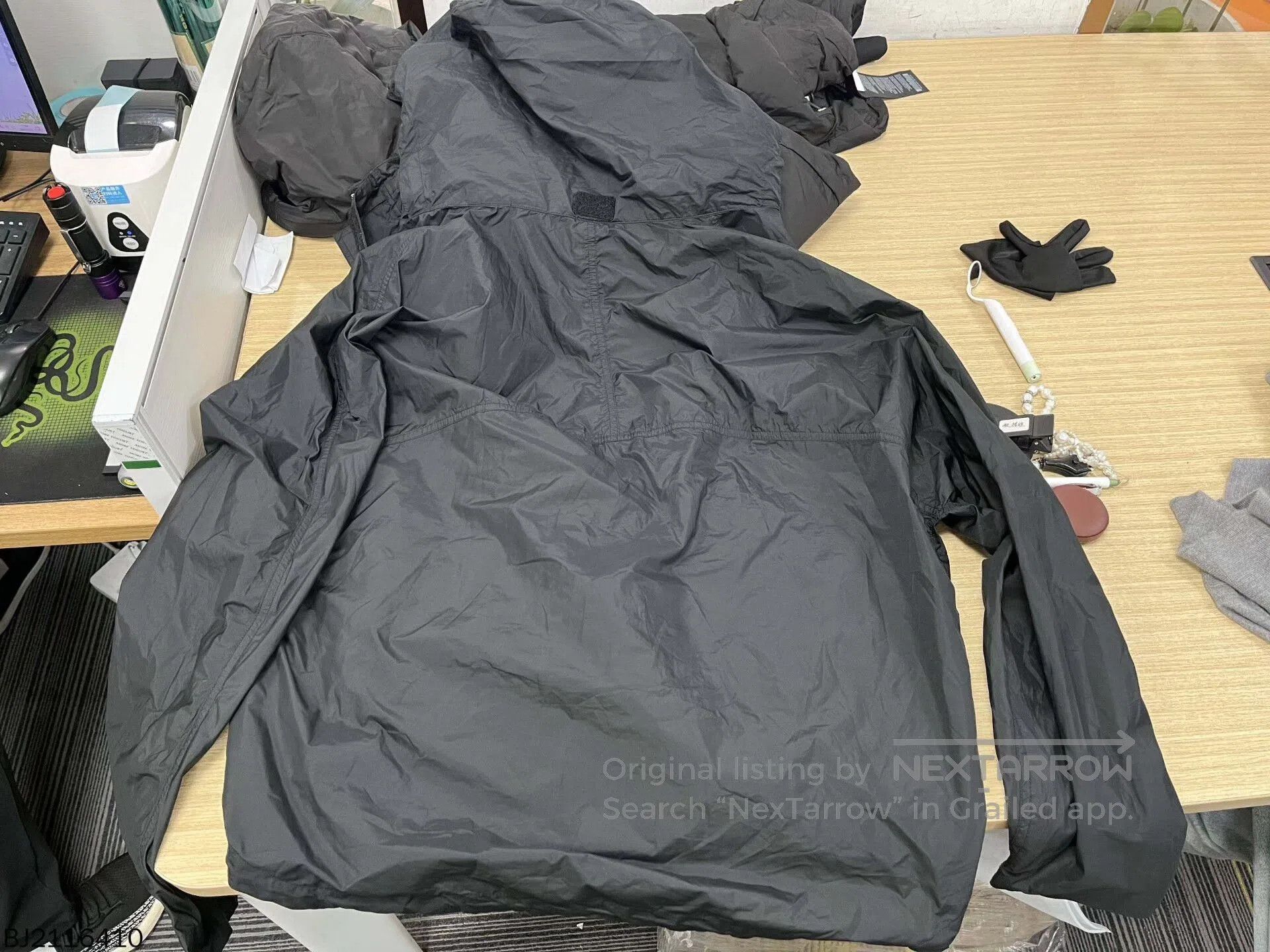 Emporio Armani armani zip-up hooded long sleeve jacket. Size US L / EU 52-54 / 3 - 5 Thumbnail