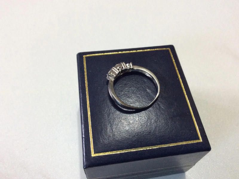 Other 9ct white gold ladies three diamond ring size M Size ONE SIZE - 2 Thumbnail