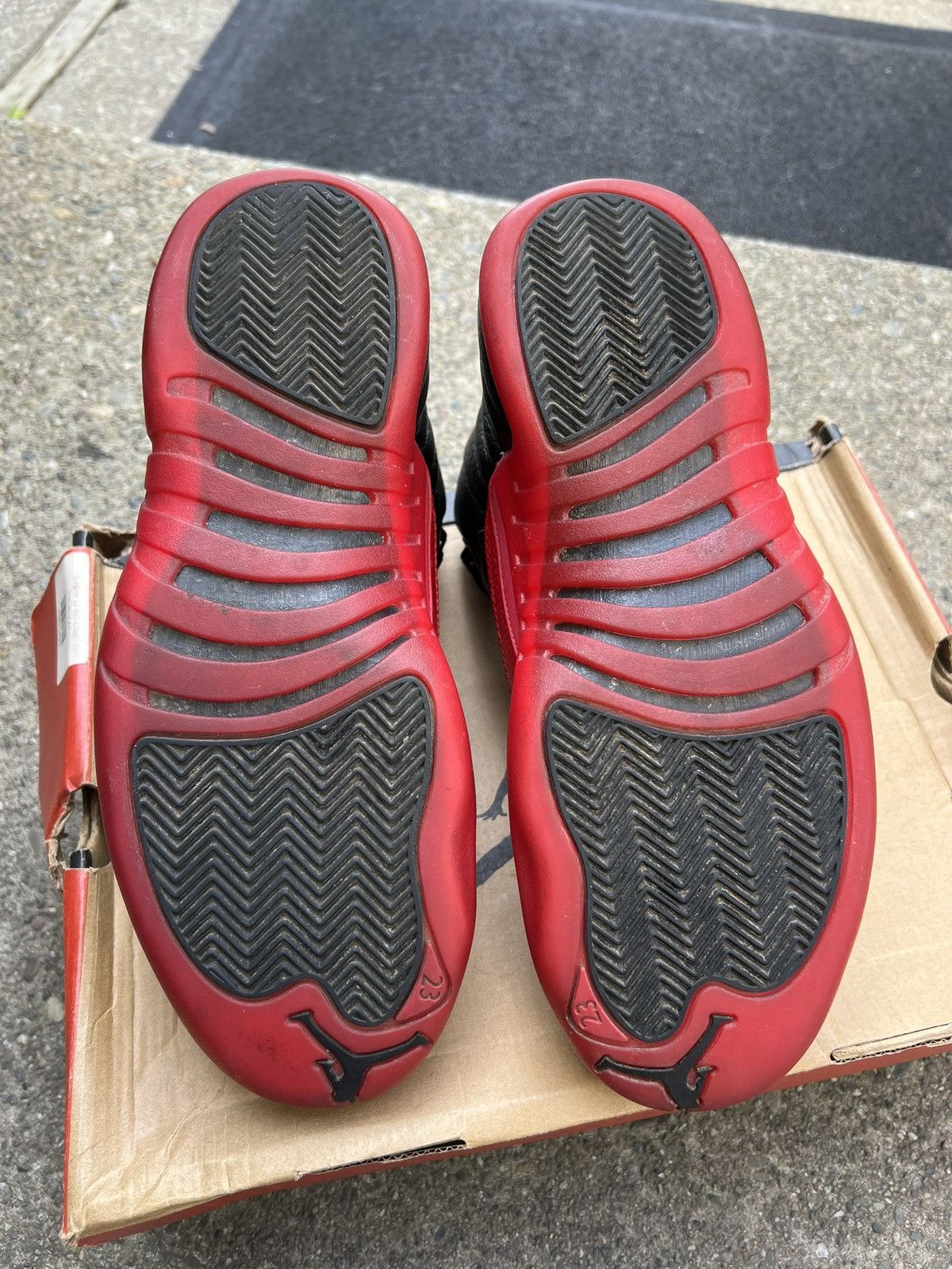 Jordan Brand × Nike Flu Game 12’s Size US 8.5 / EU 41-42 - 6 Thumbnail
