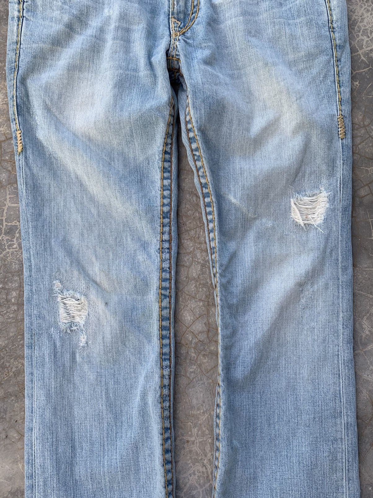 True Religion Rare Distressed True Religion Jeans size 31 Size US 31 - 6 Thumbnail