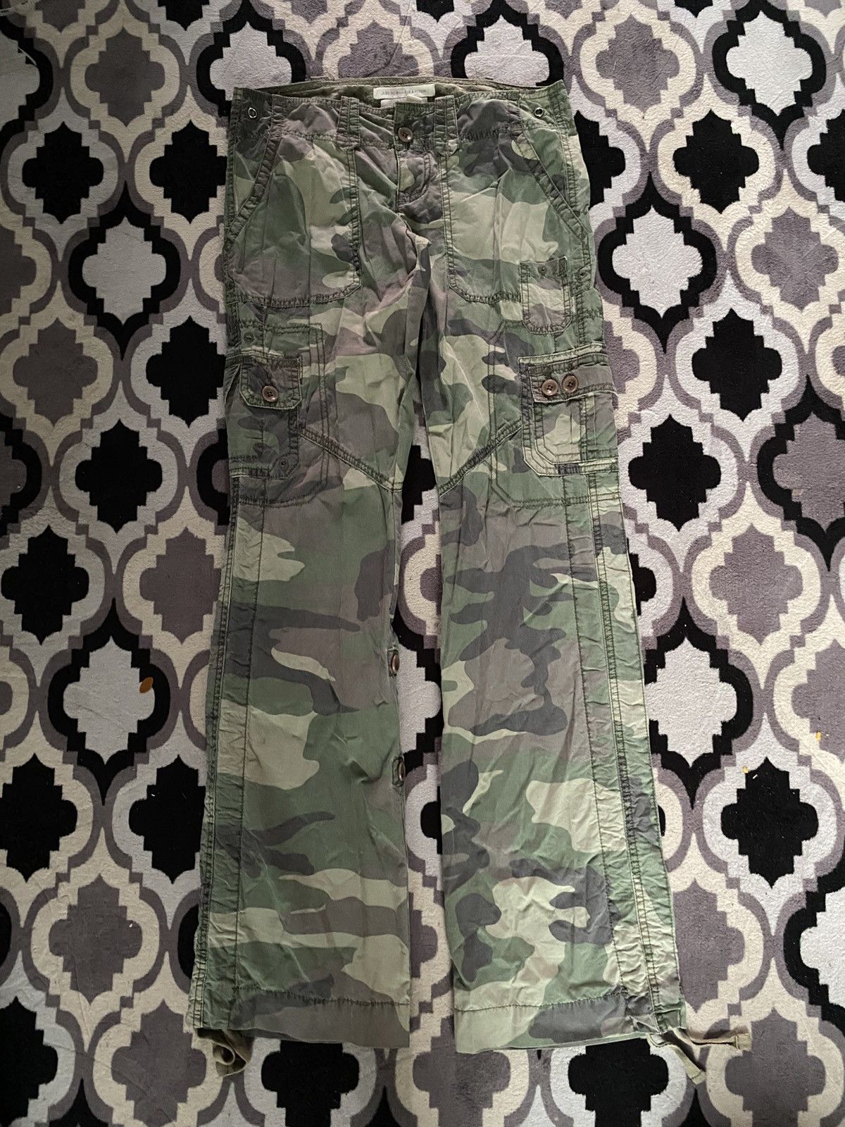 If Six Was Nine × Japanese Brand × Le Grande Bleu (L.G.B.) 2000s abercrombie & fitch flared camo pants goa style Size US 27 - 1 Thumbnail
