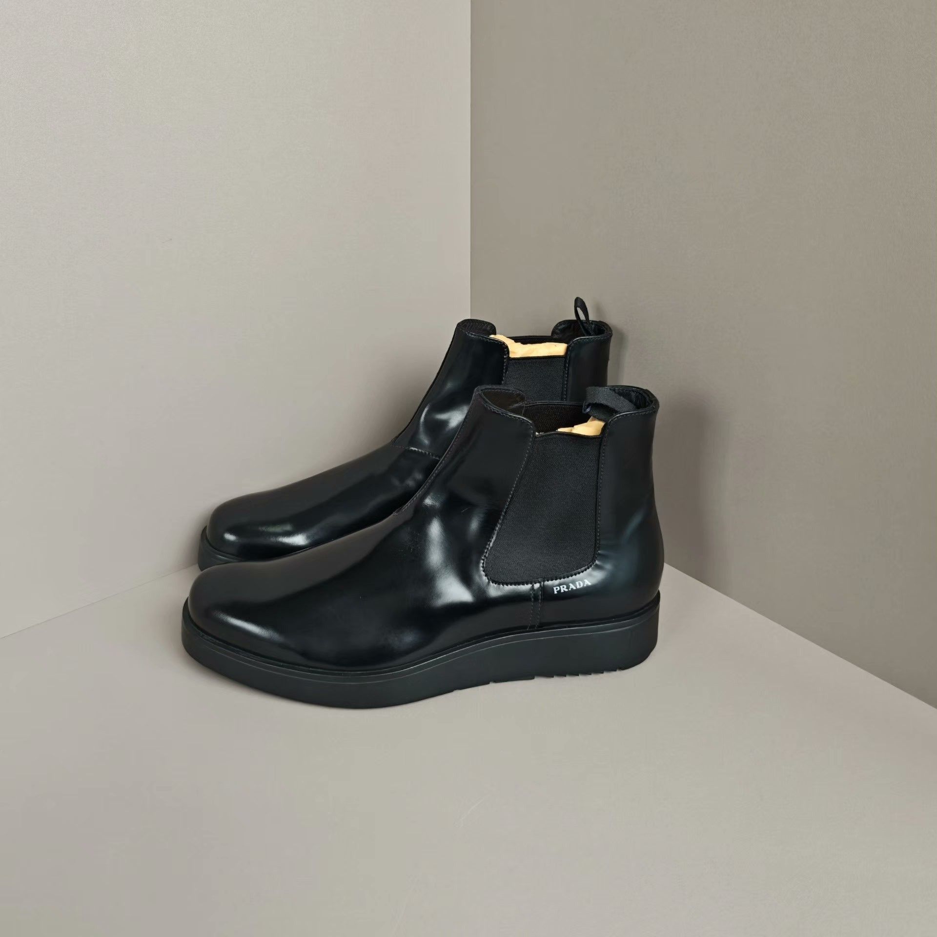 Prada Prada Lowtop Sneakers us_10 Women Size US 10 / IT 40 - 1 Thumbnail