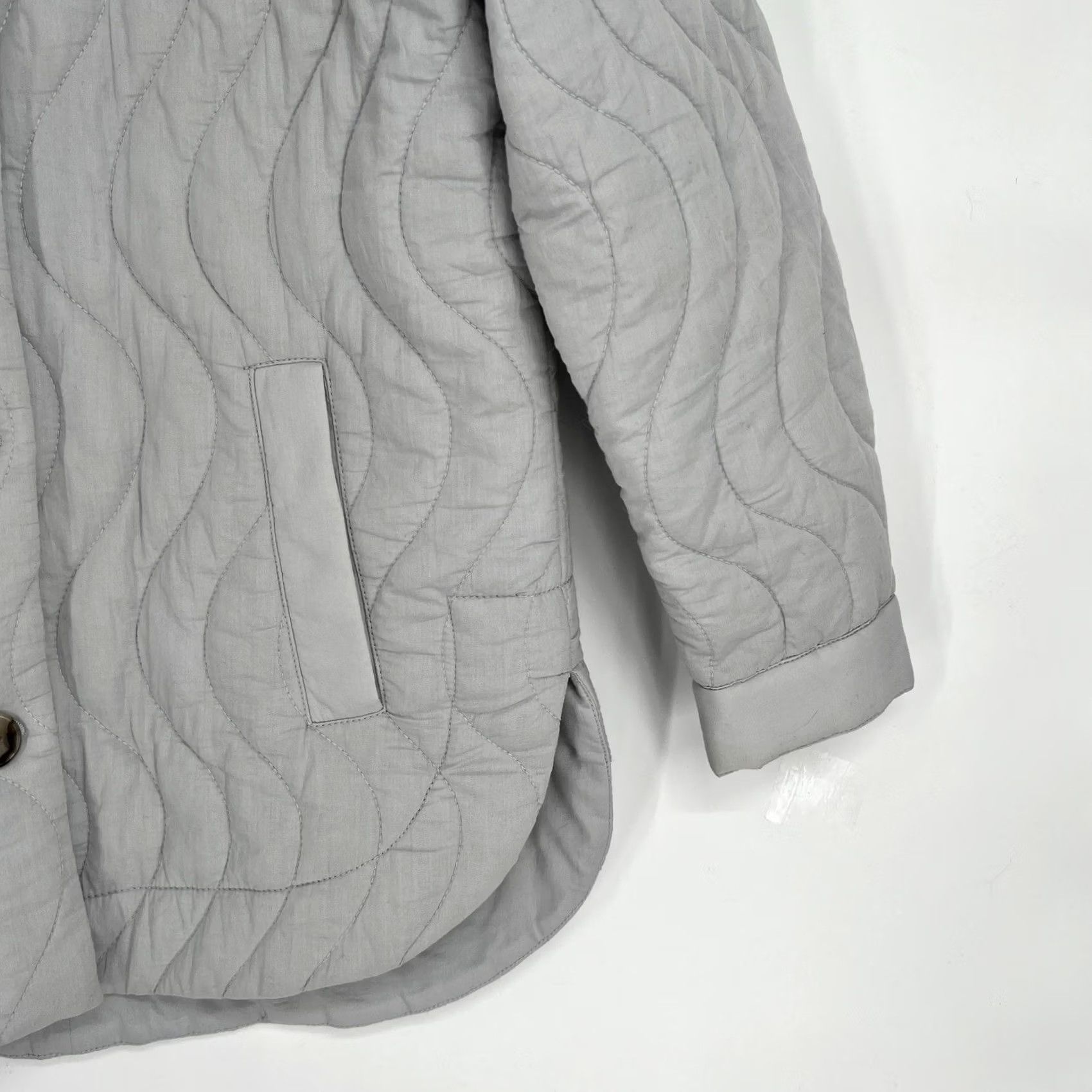 Madewell Madewell Quilted Belrose Shirt Jacket Women’s Size Small Light Gray Shirt Jacket Ladies Small Gray Quilted Belrose Madewell Size S / US 4 / IT 40 - 4 Thumbnail