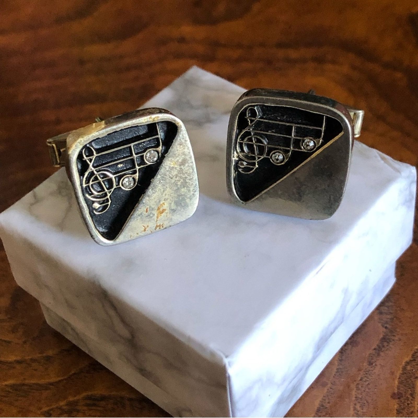 Vintage Vintage black enamel music note gold tone cuff links Size ONE SIZE - 1 Thumbnail