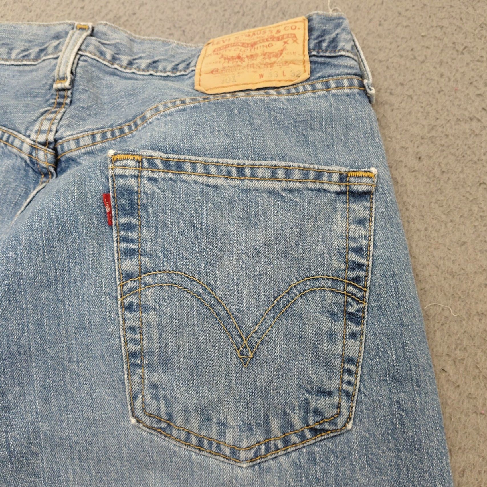 Levi's VINTAGE Levi's 501 Jeans Mens 33x32 Blue Denim Button Fly Y2K 02/05 Act 31x32 Classic Straight 5-Pocket Size US 33 - 4 Thumbnail