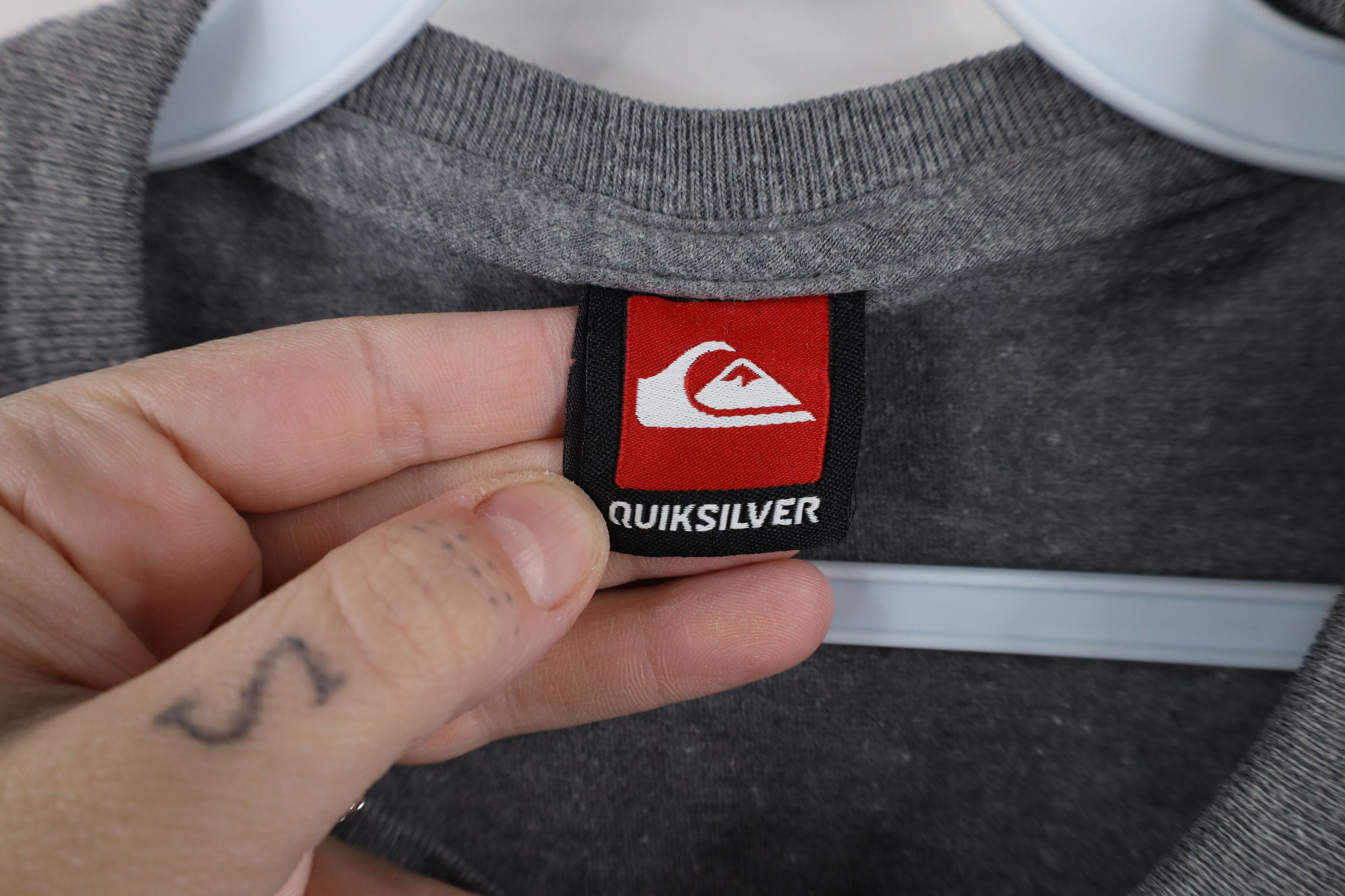 Quiksilver × Vintage Vintage Quiksilver Surfing Out Aloha Hawaii T-Shirt Gray Size US XL / EU 56 / 4 - 9 Thumbnail