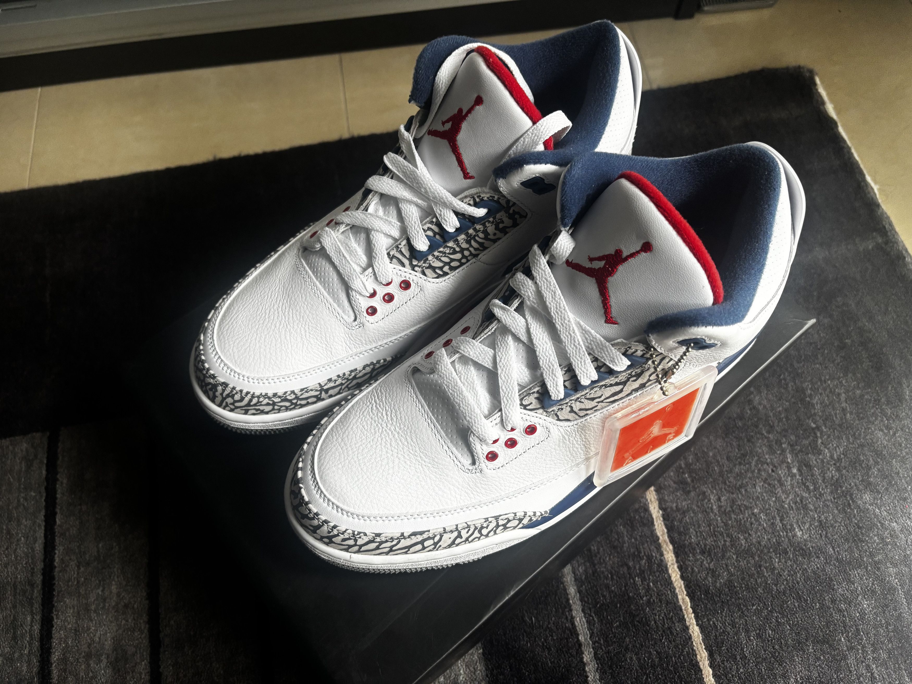 Jordan Brand Nike Air Jordan 3 Retro True Blue 2016 US10.5/EU44.5 Size US 10.5 / EU 43-44 - 2 Thumbnail
