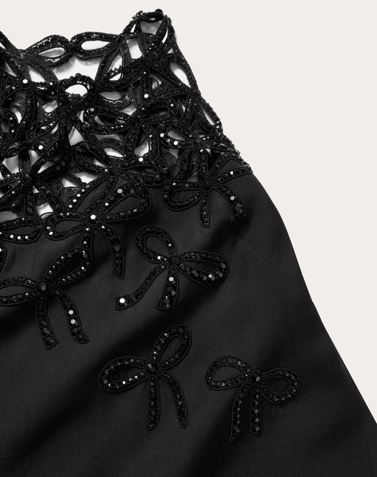 Valentino o1s1wg110525 Embroidered Crepe Couture Dress in Black Size XS / US 0-2 / IT 36-38 - 3 Thumbnail