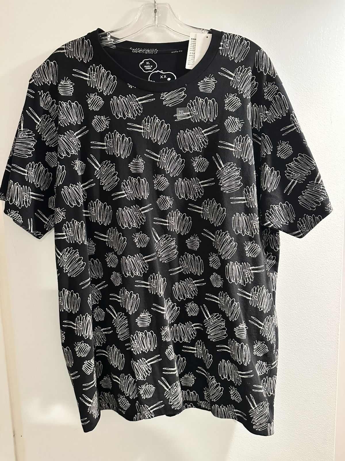 Kaws × Uniqlo Kaws Uniqlo - All over print - Black Size US XL / EU 56 / 4 - 1 Thumbnail