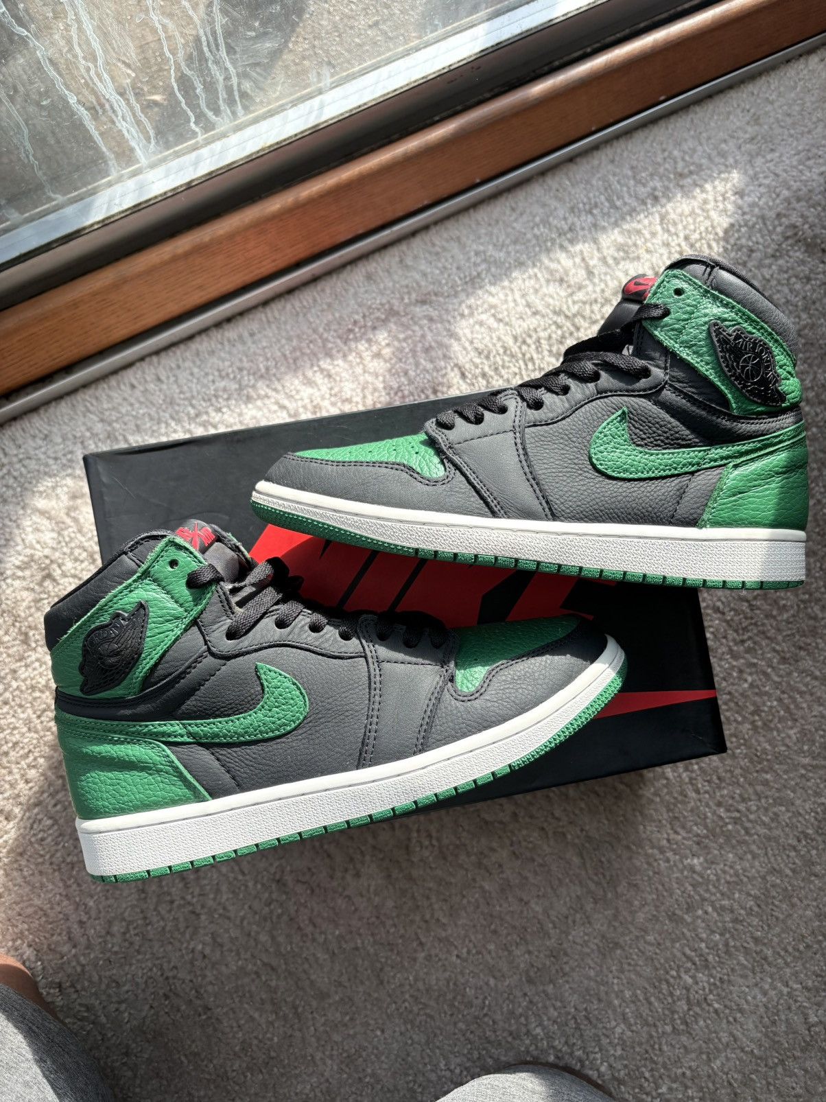 Jordan Brand Jordan 1 pine greens Size US 8.5 / EU 41-42 - 1 Thumbnail