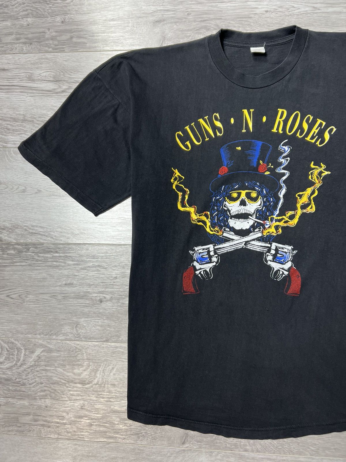 Band Tees Rare Vintage 90s Guns N Roses Big Logo Tee Size US XL / EU 56 / 4 - 3 Thumbnail