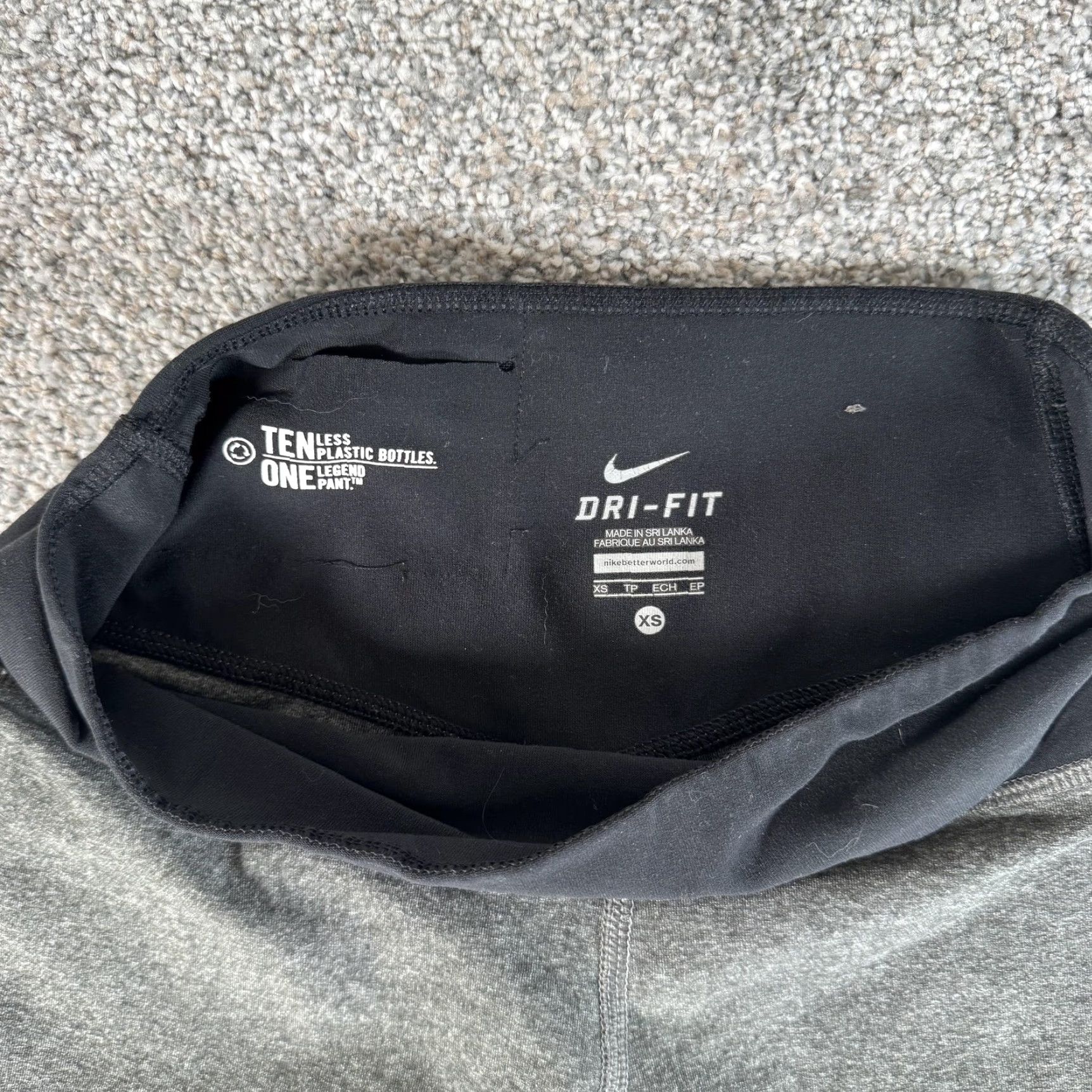 Nike VINTAGE Nike Leggings Womens XS Gray Dri-FIT Legend 2.0 Tight Yoga Running 548510-071 Size 26" / US 2 / IT 38 - 7 Thumbnail