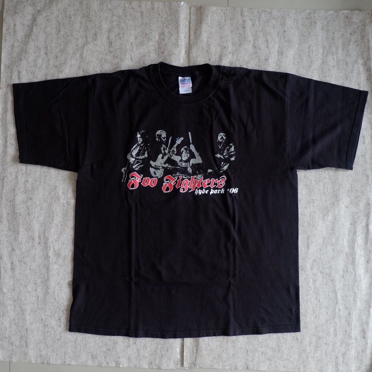 Band Tees × Vintage Tshirt Foo Fighters Tour Hyde Park 2006 Size US XL / EU 56 / 4 - 1 Thumbnail