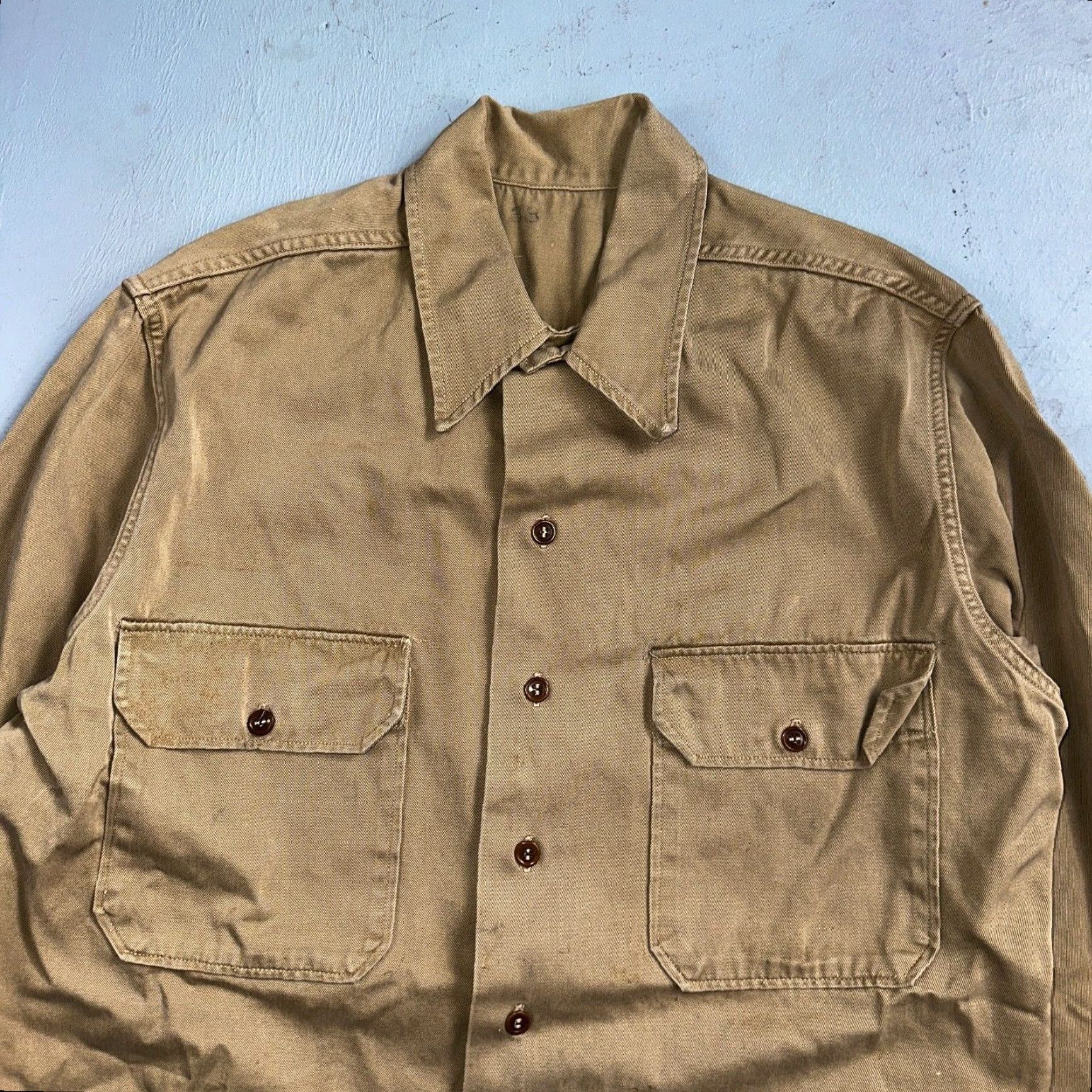 Vintage Vintage 40s WWII Gusset Khaki Work Army Military Button Shirt Stencil USN Shirt Mens Size US L / EU 52-54 / 3 - 3 Thumbnail