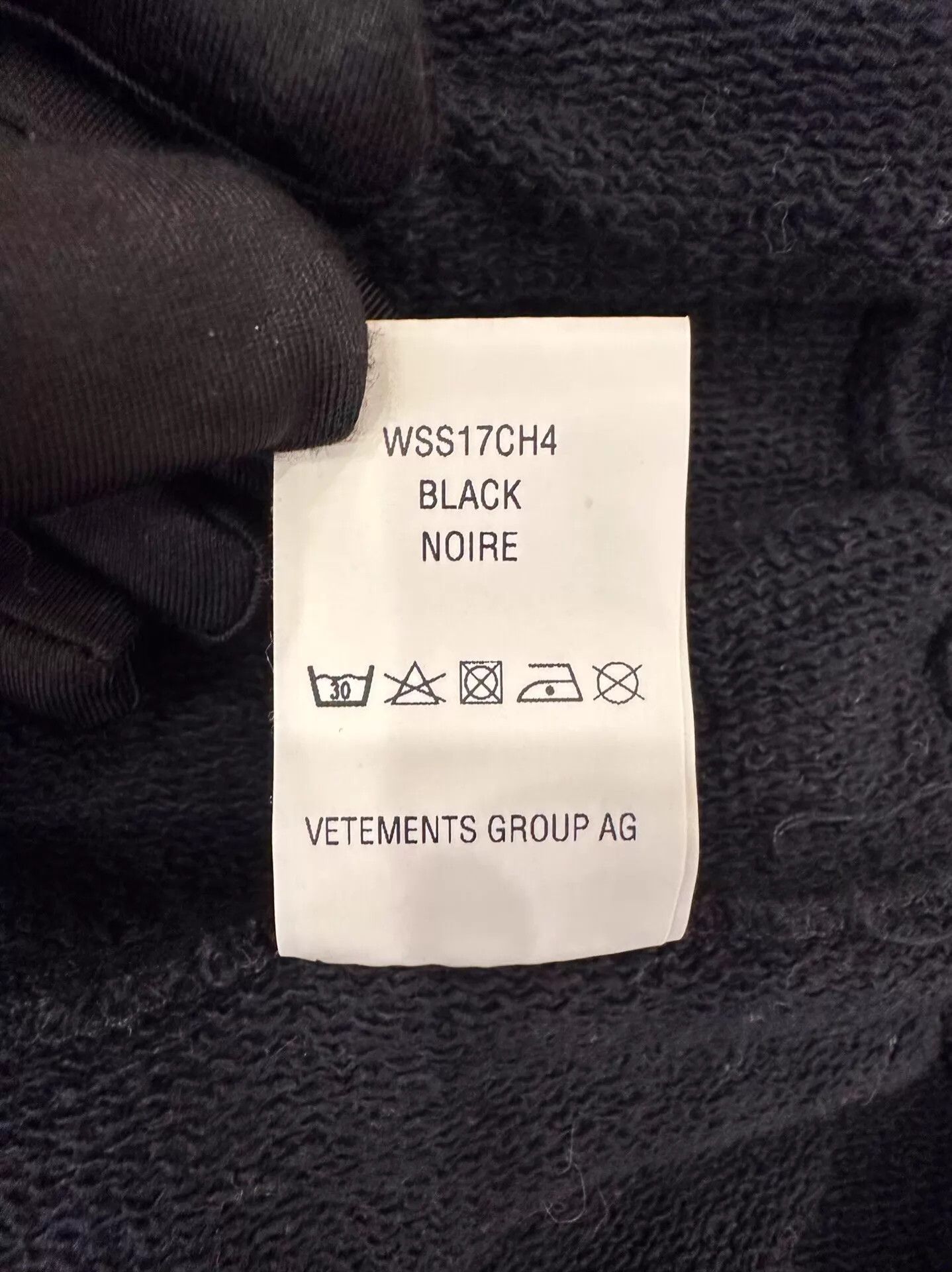 Vetements Vetments x Champion Off-shoulder Hoodie M blk XS Size US XS / EU 42 / 0 - 8 Thumbnail